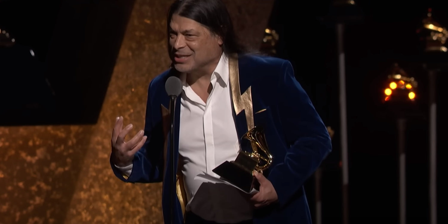 Robert Trujillo nimmt Metallica Award entgegen