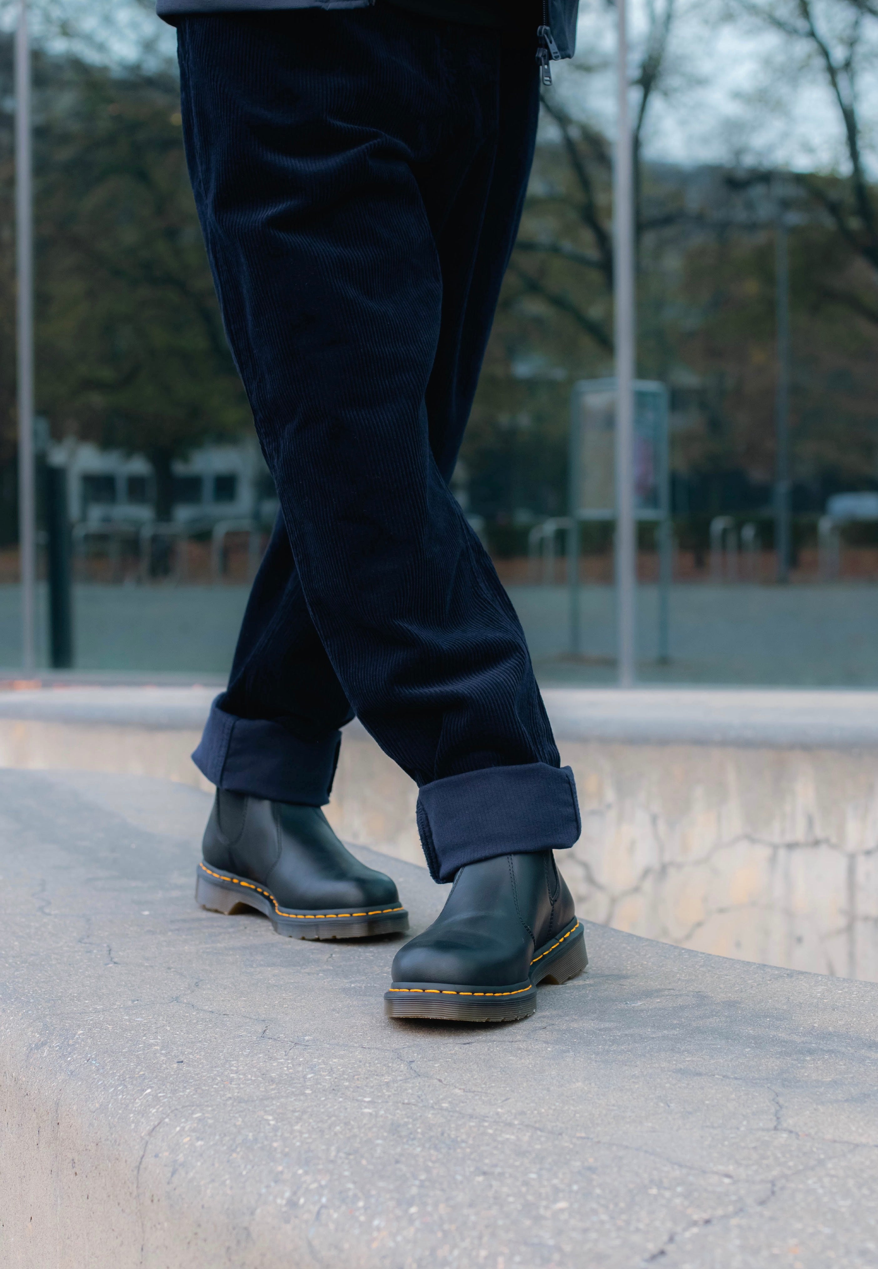 Dr. Martens - Vegan 2976 Chelsea Boots Black Felix Rub Off - Shoes | Men-Image