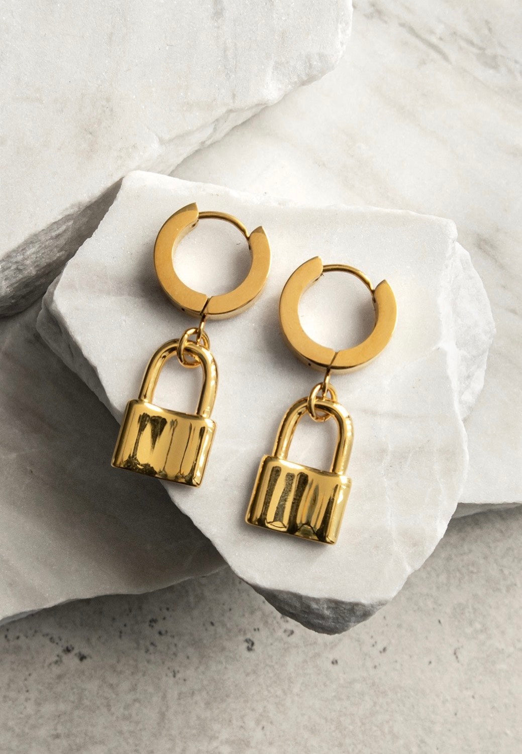 Ask & Embla - Knox Lock Huggie Gold - Earrings | Neutral-Image