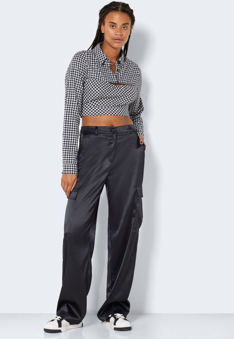 Noisy May - Drewie Satin Cargo Black - Pants | Women-Image