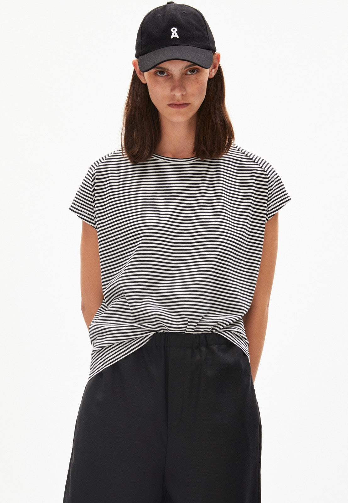 Armedangels - Oneliaa Lovely Stripes Black-Oatmilk - T-Shirt | Women-Image