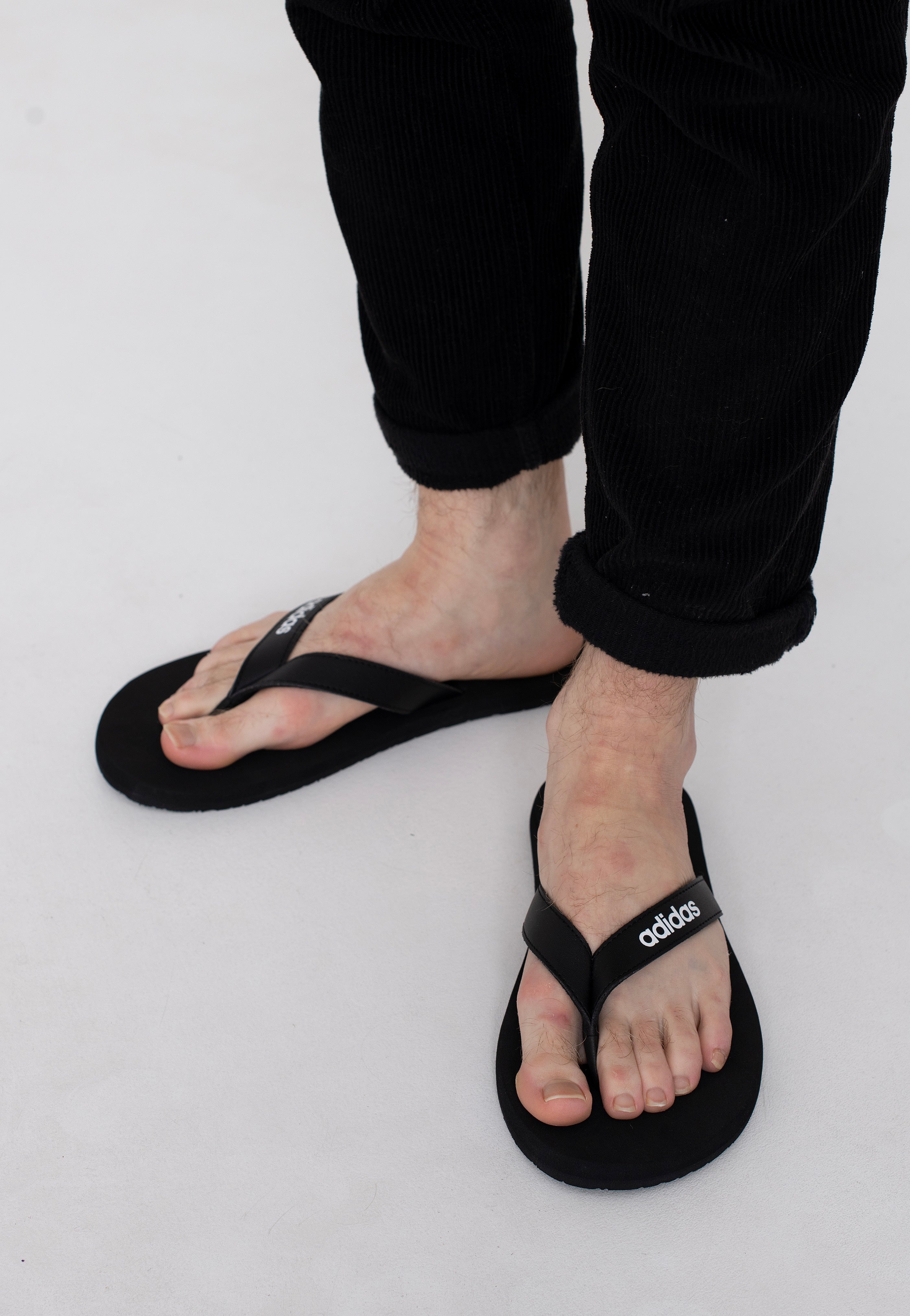 Adidas - Eezay Flip Flop Cblack/Ftwwht/Cblack - Slides | Men-Image