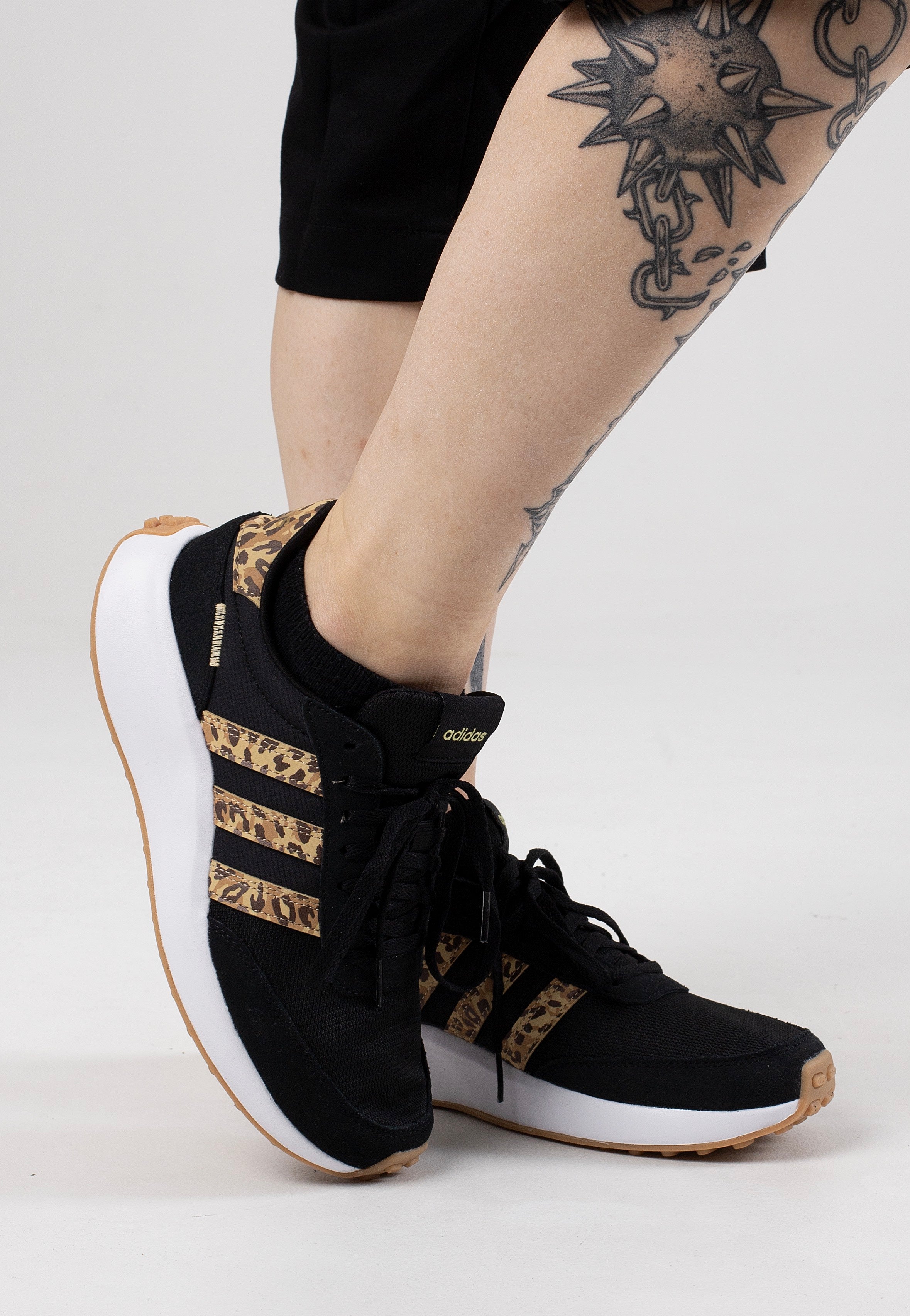 Adidas - Run 70s Cblack/Magbei/Aciora - Girl Shoes | Women-Image