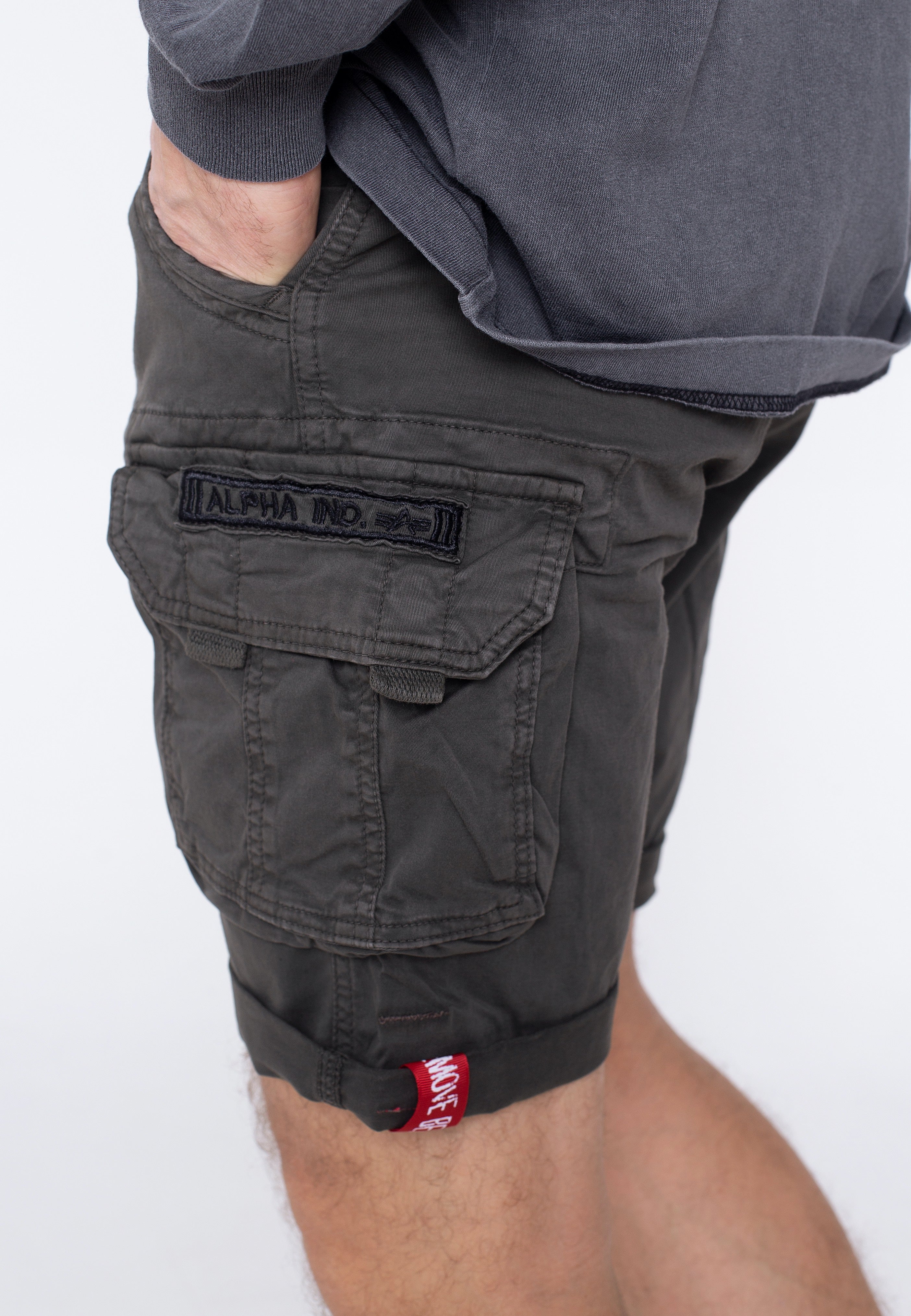 Alpha Industries - Crew Grey Black - Shorts | Men-Image