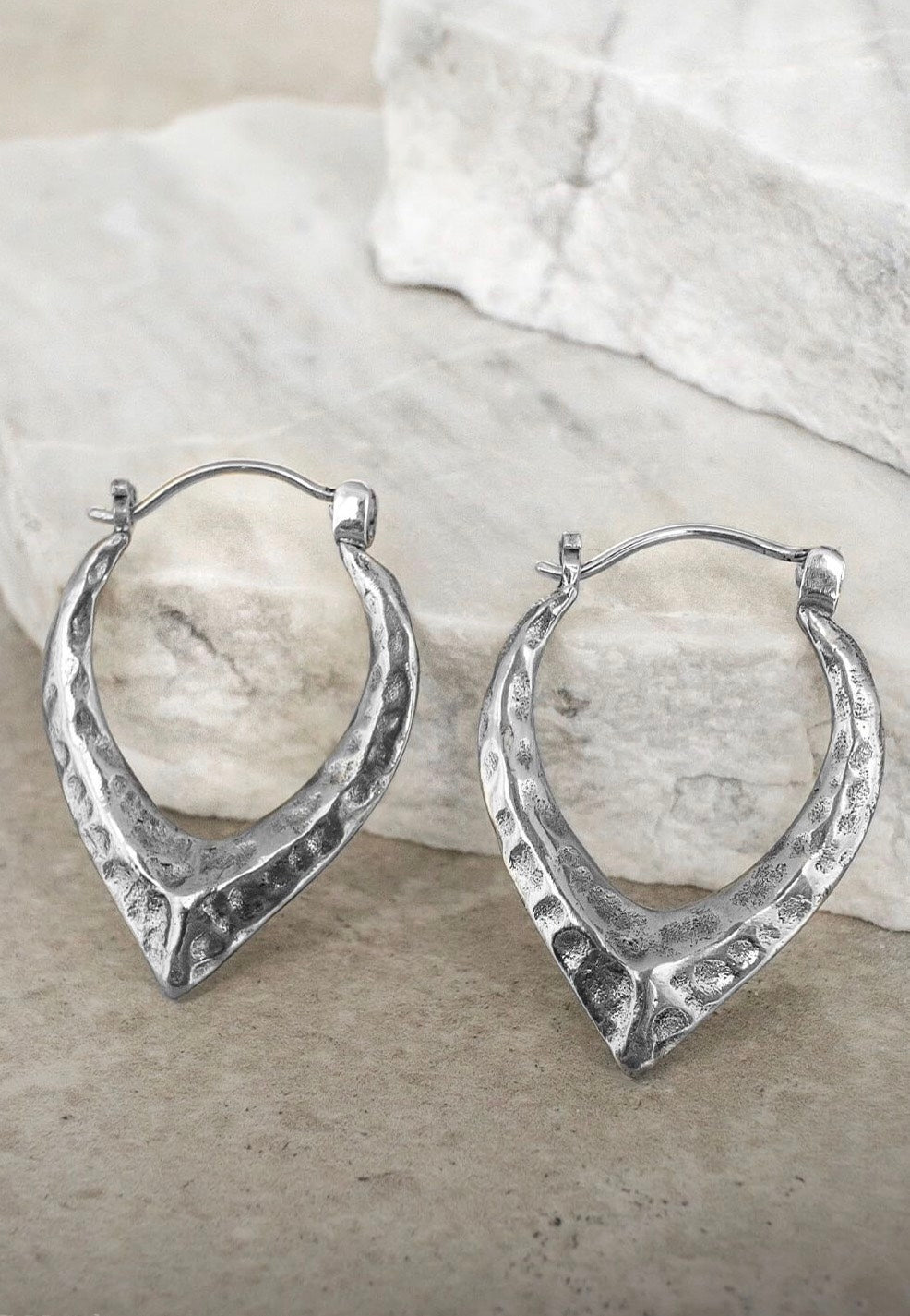 Ask & Embla - Valera Arrow Silver - Earrings | Neutral-Image