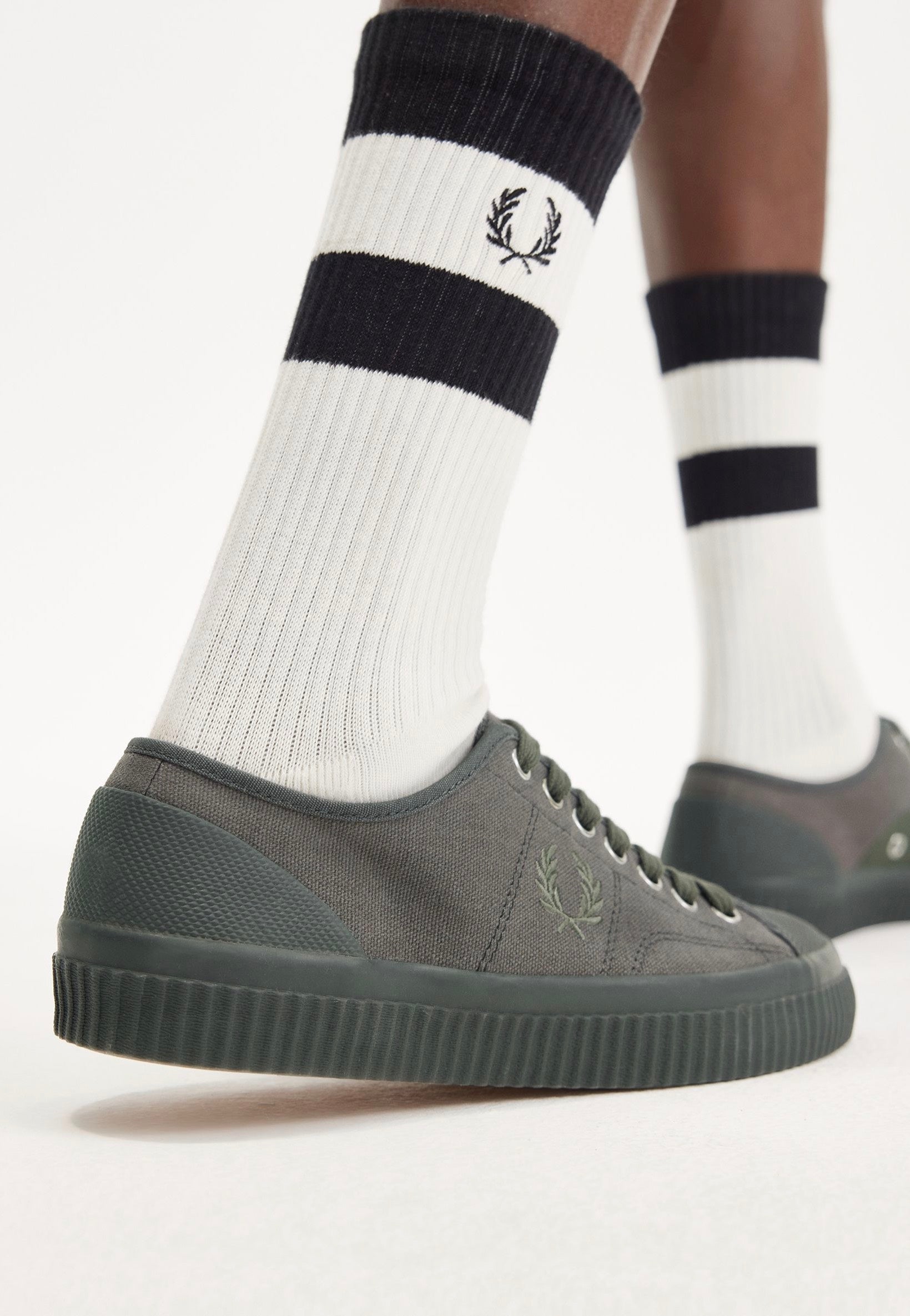 Fred Perry - Hughes Low Canvas Field Green/Warm Grey - Shoes | Men-Image