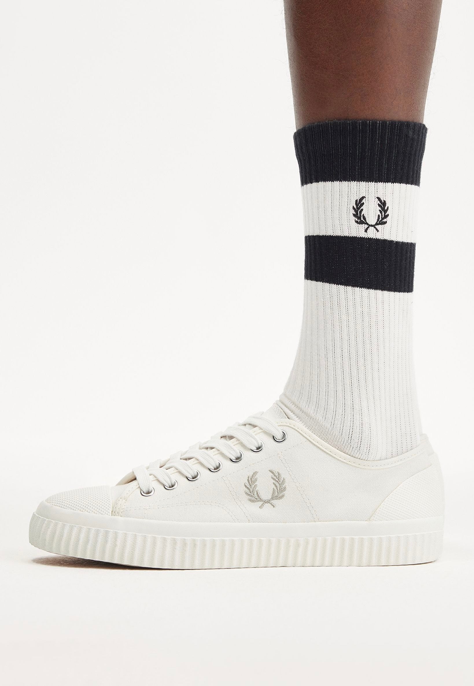 Fred Perry - Hughes Low Canvas Light Ecru/Oatmeal - Shoes | Men-Image