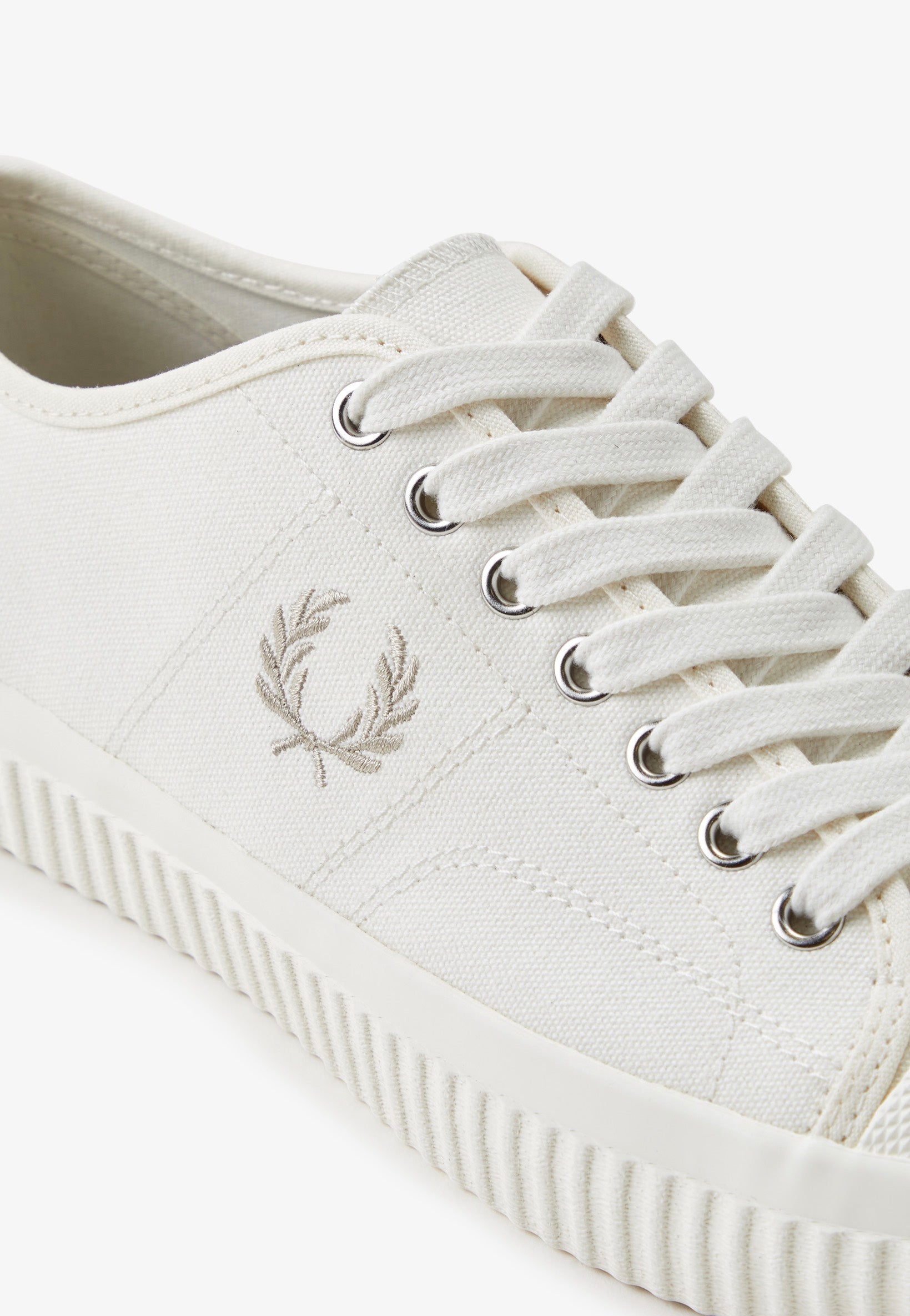 Fred Perry - Hughes Low Canvas Light Ecru/Oatmeal - Shoes | Men-Image