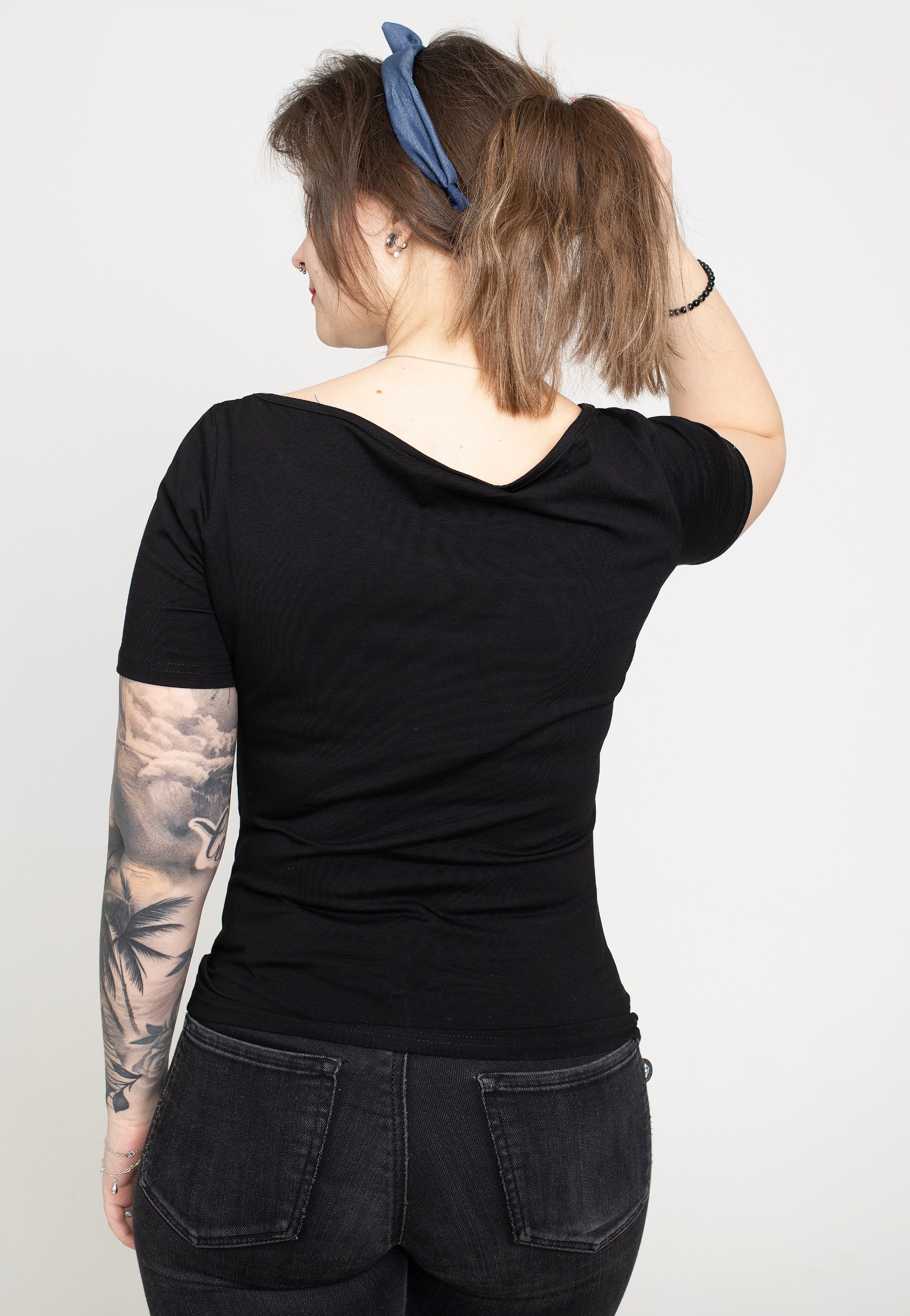 Banned Apparel - Rose Jersey Black - Top | Women-Image