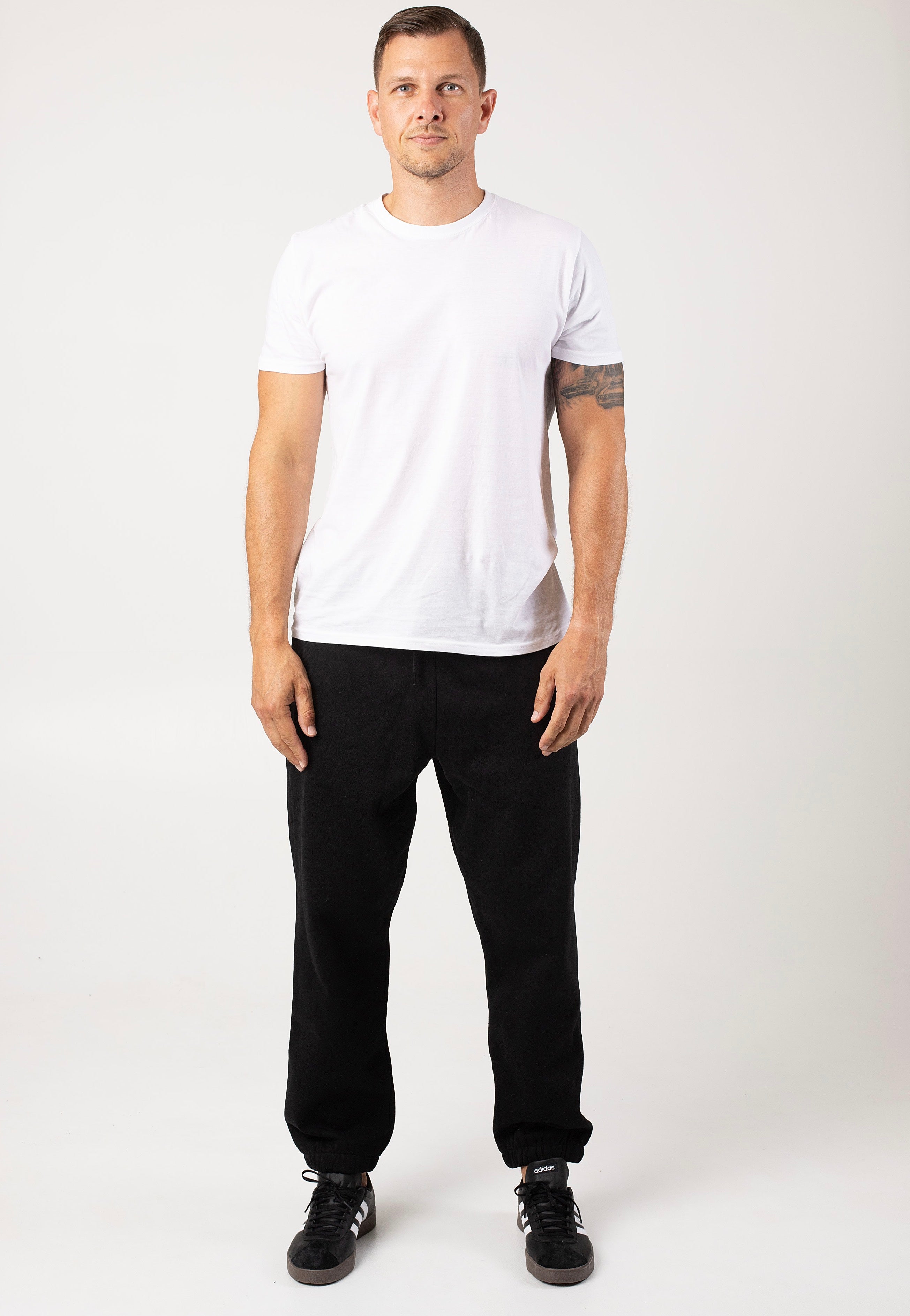 Carhartt WIP - Chase Sweat Black / Gold - Sweat Pants | Men-Image