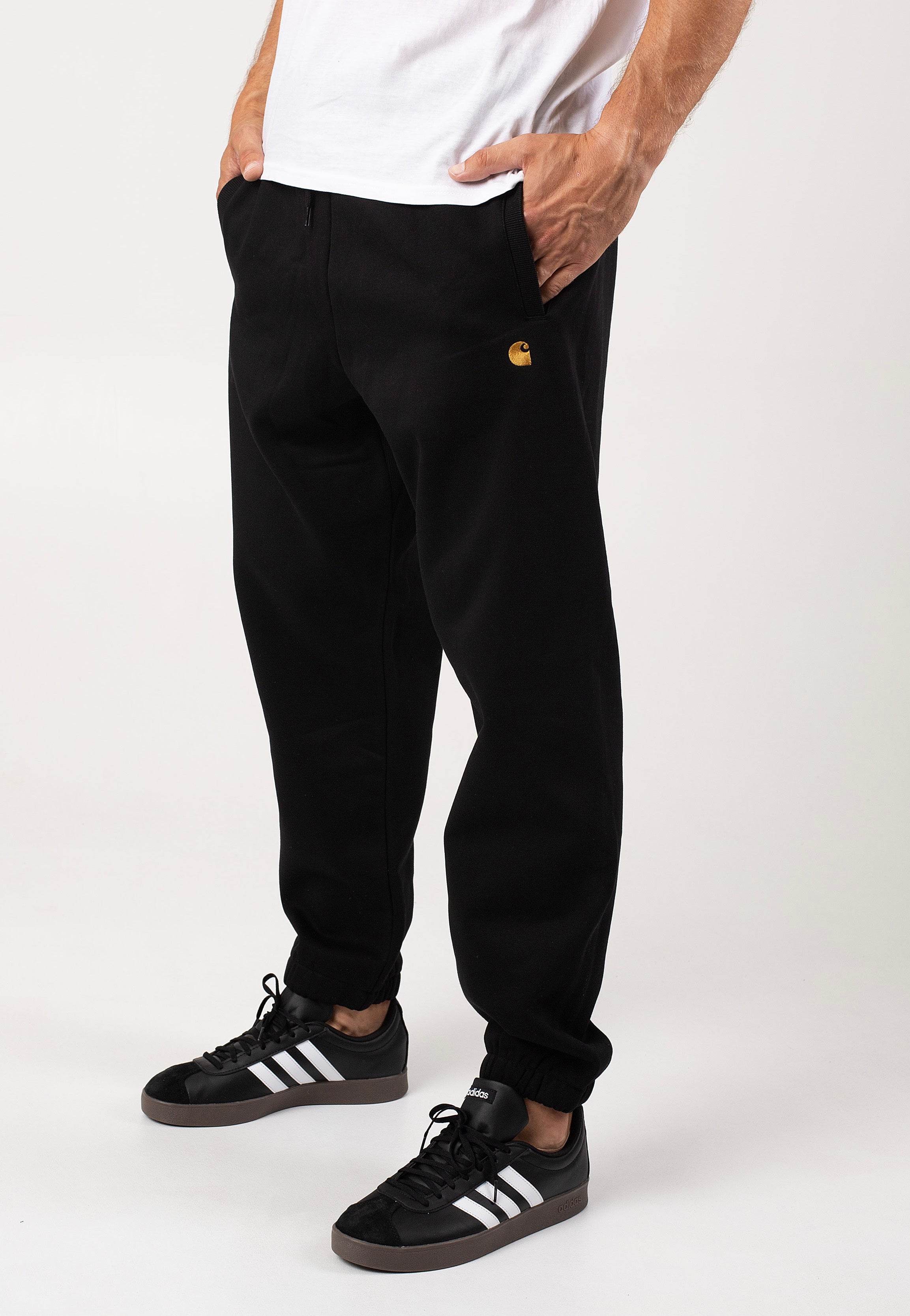 Carhartt WIP - Chase Sweat Black / Gold - Sweat Pants | Men-Image