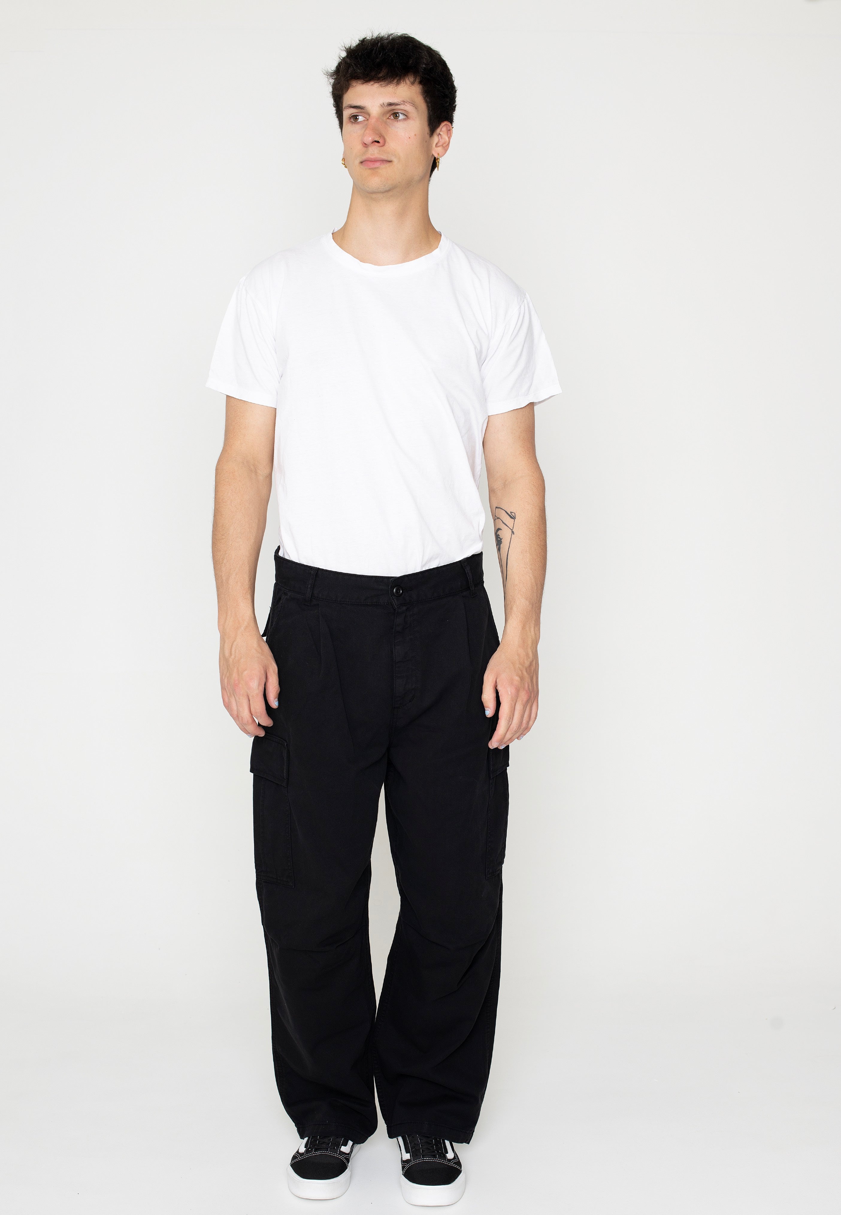 Carhartt WIP - Cole Cargo Garment Dyed Black - Pants | Men-Image