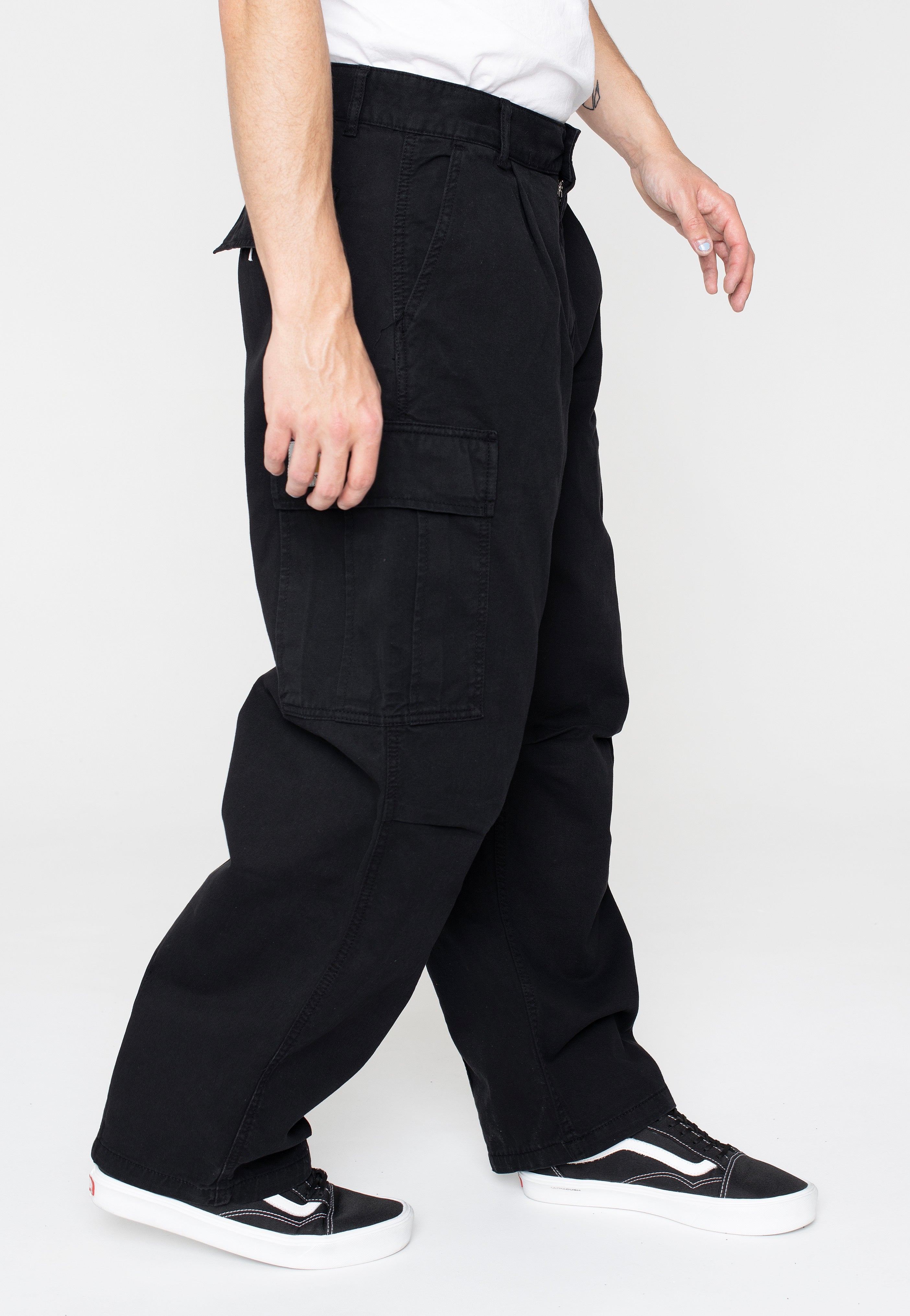 Carhartt WIP - Cole Cargo Garment Dyed Black - Pants | Men-Image