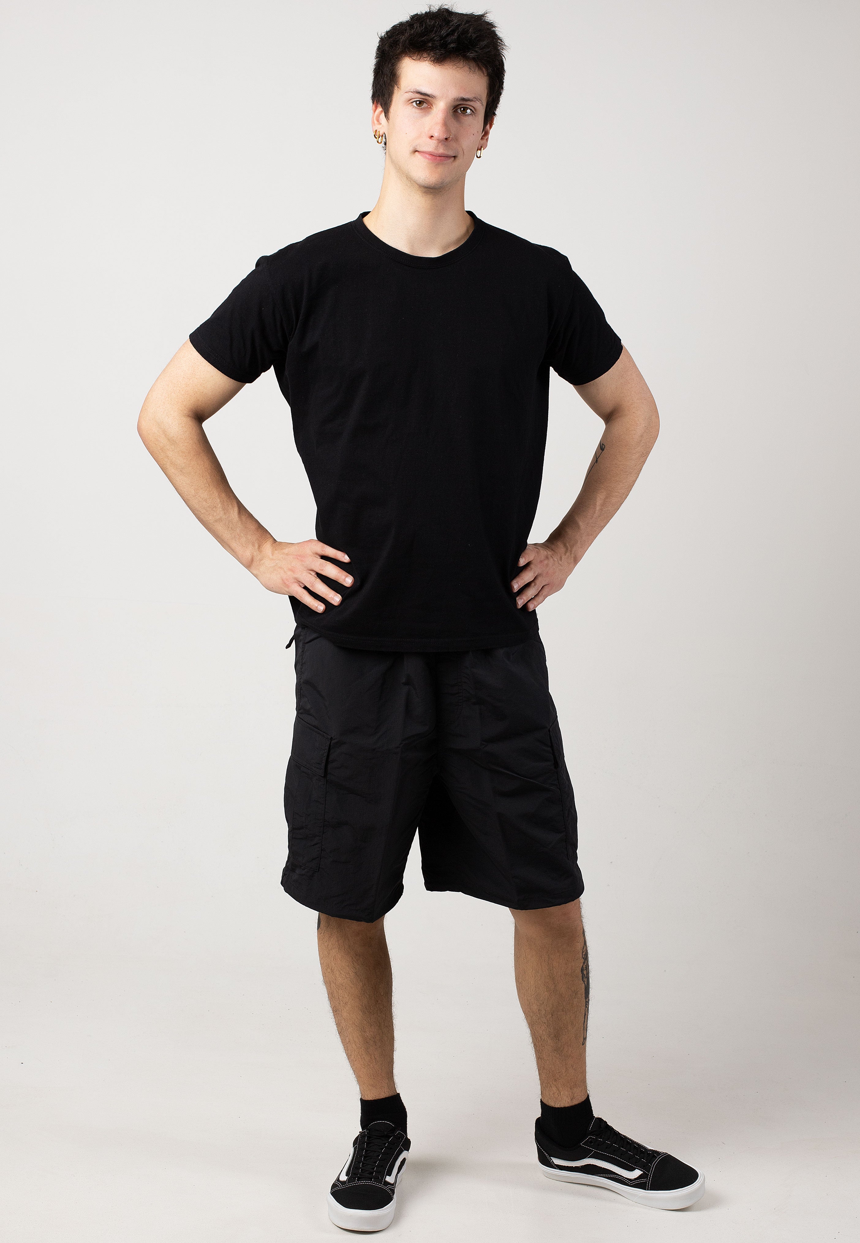 Carhartt WIP - Evers Cargo Black - Shorts | Men-Image