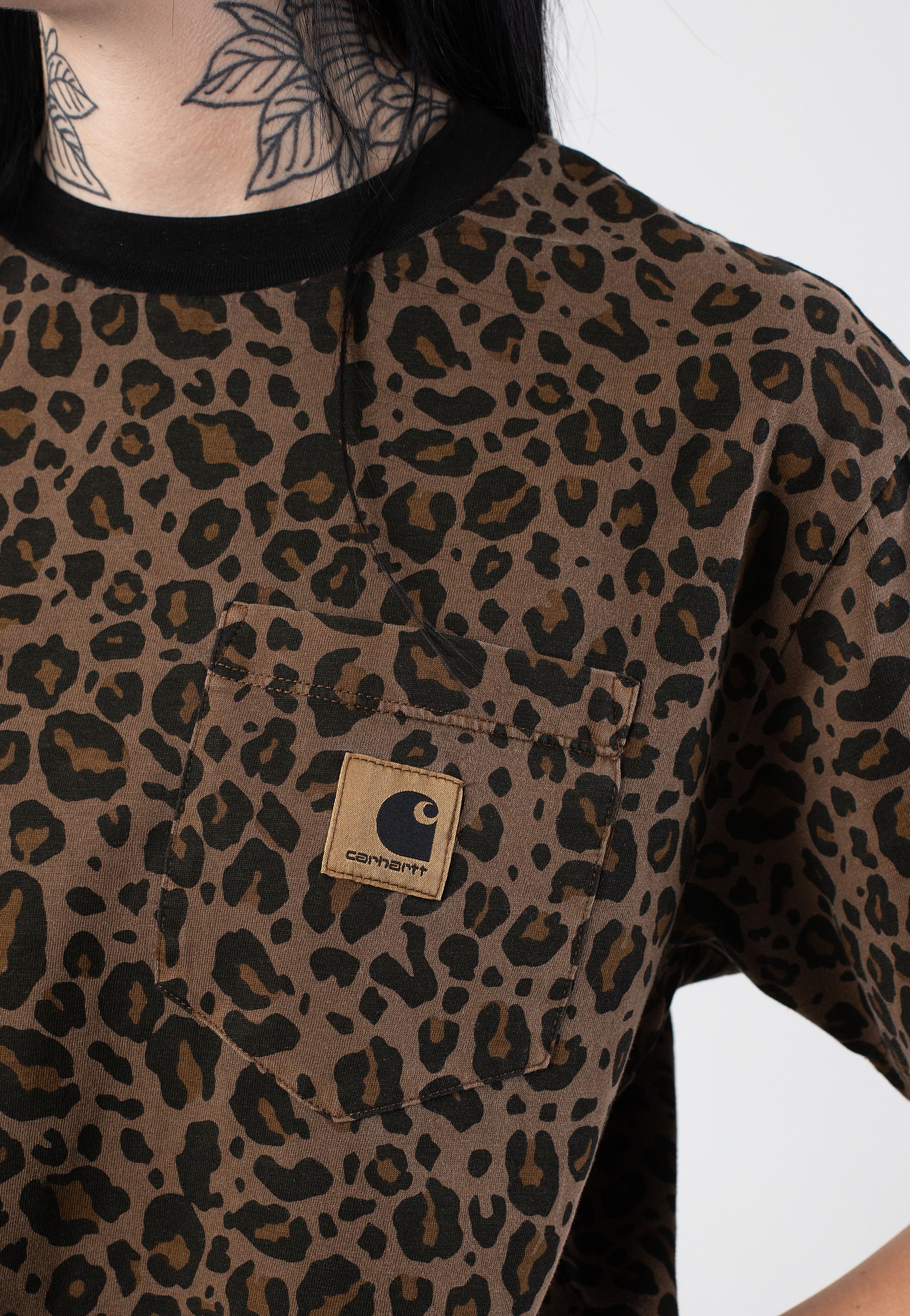 Carhartt WIP - W' Leo Pocket Garment Dyed Camo/Tamarind - T-Shirt | Women-Image