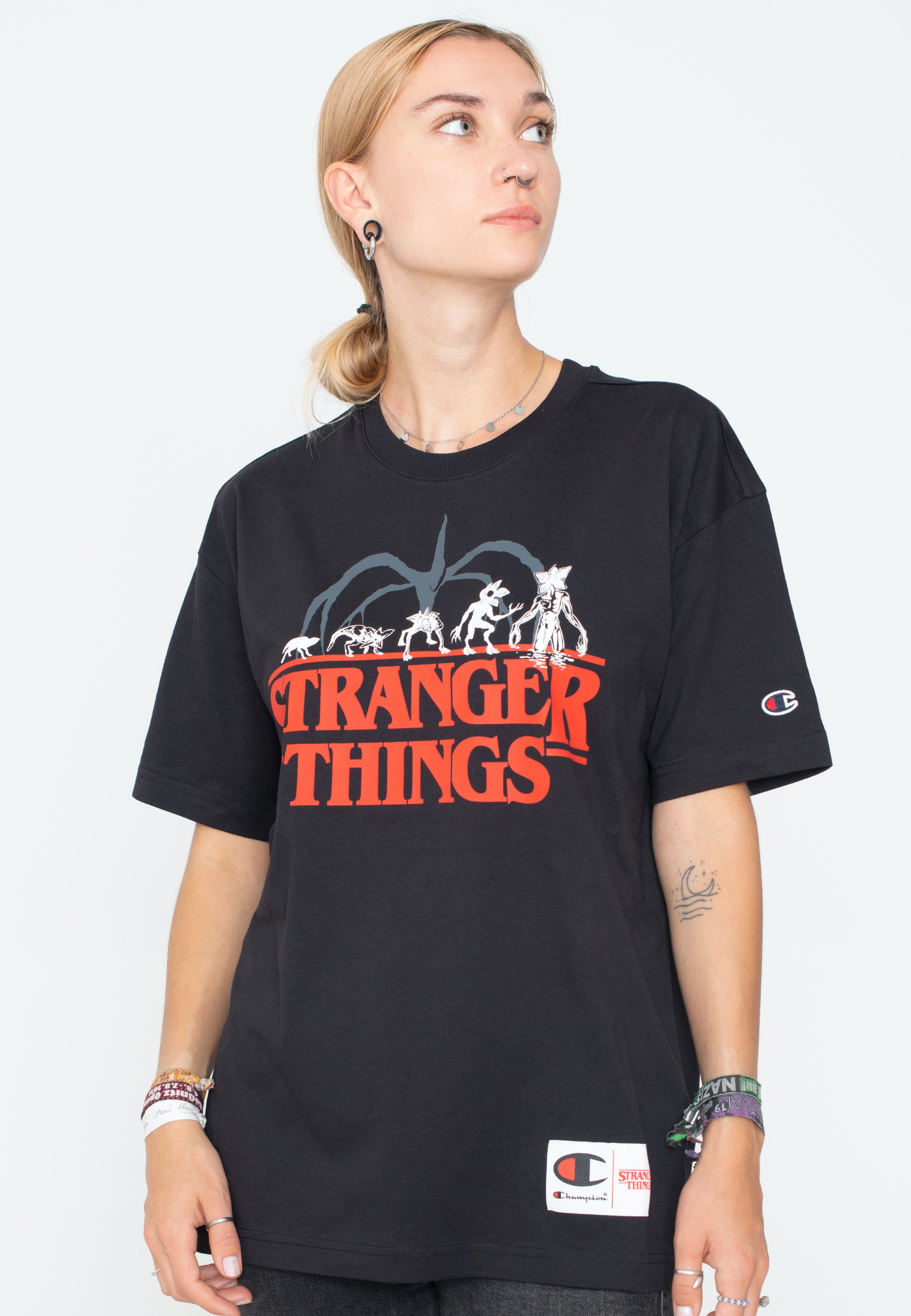 Champion x Stranger Things - Crewneck Black Beauty C - T-Shirt | Women-Image