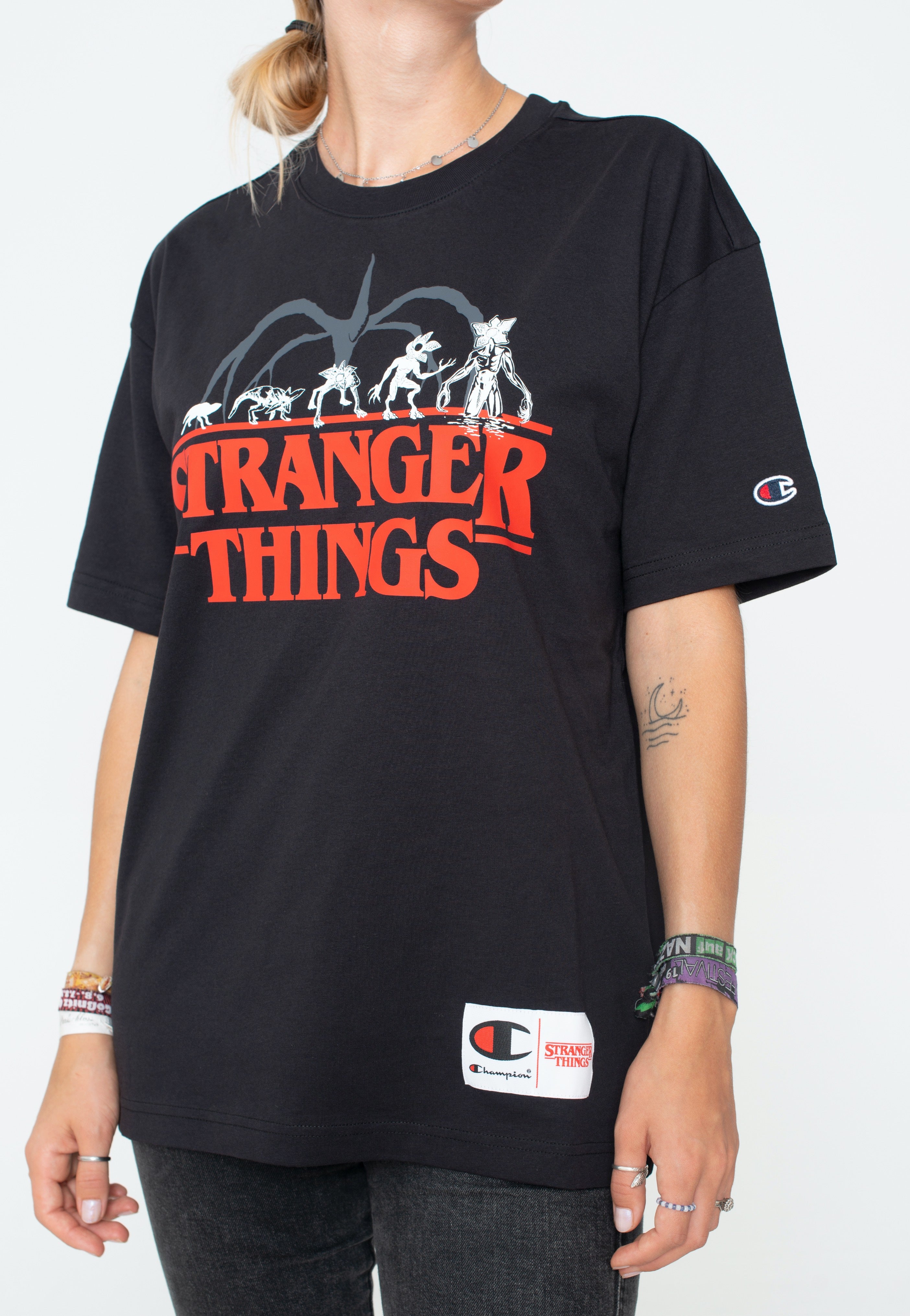 Champion x Stranger Things - Crewneck Black Beauty C - T-Shirt | Women-Image