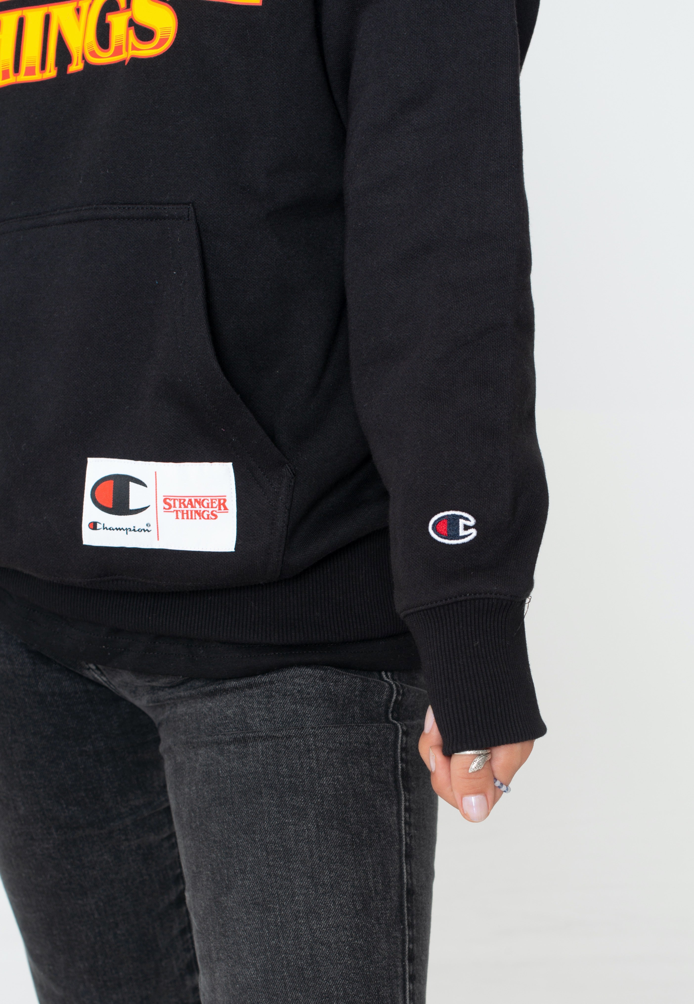 Champion x Stranger Things - Hooded Black Beauty B - Hoodie | Women-Image