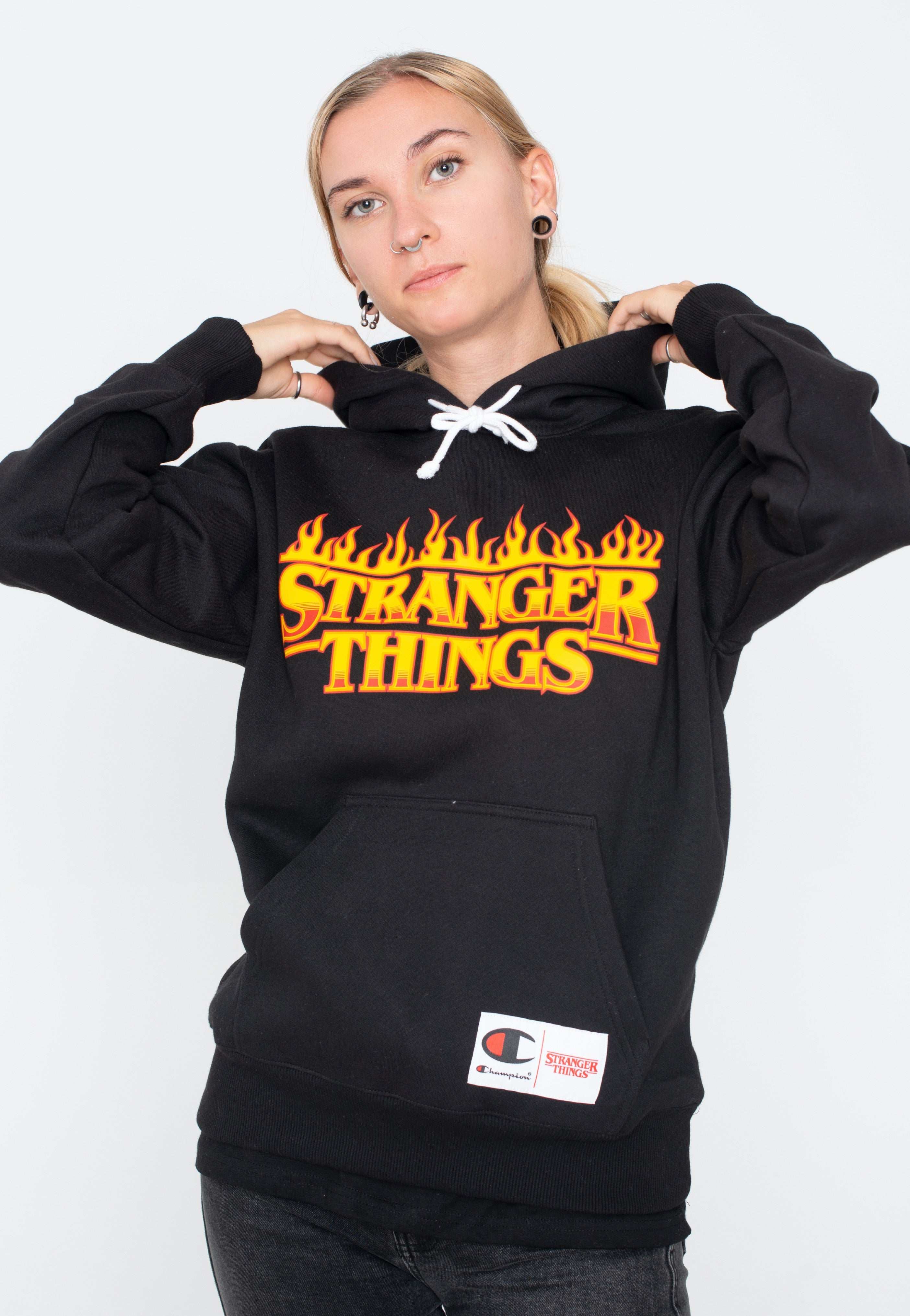 Champion x Stranger Things - Hooded Black Beauty B - Hoodie | Women-Image