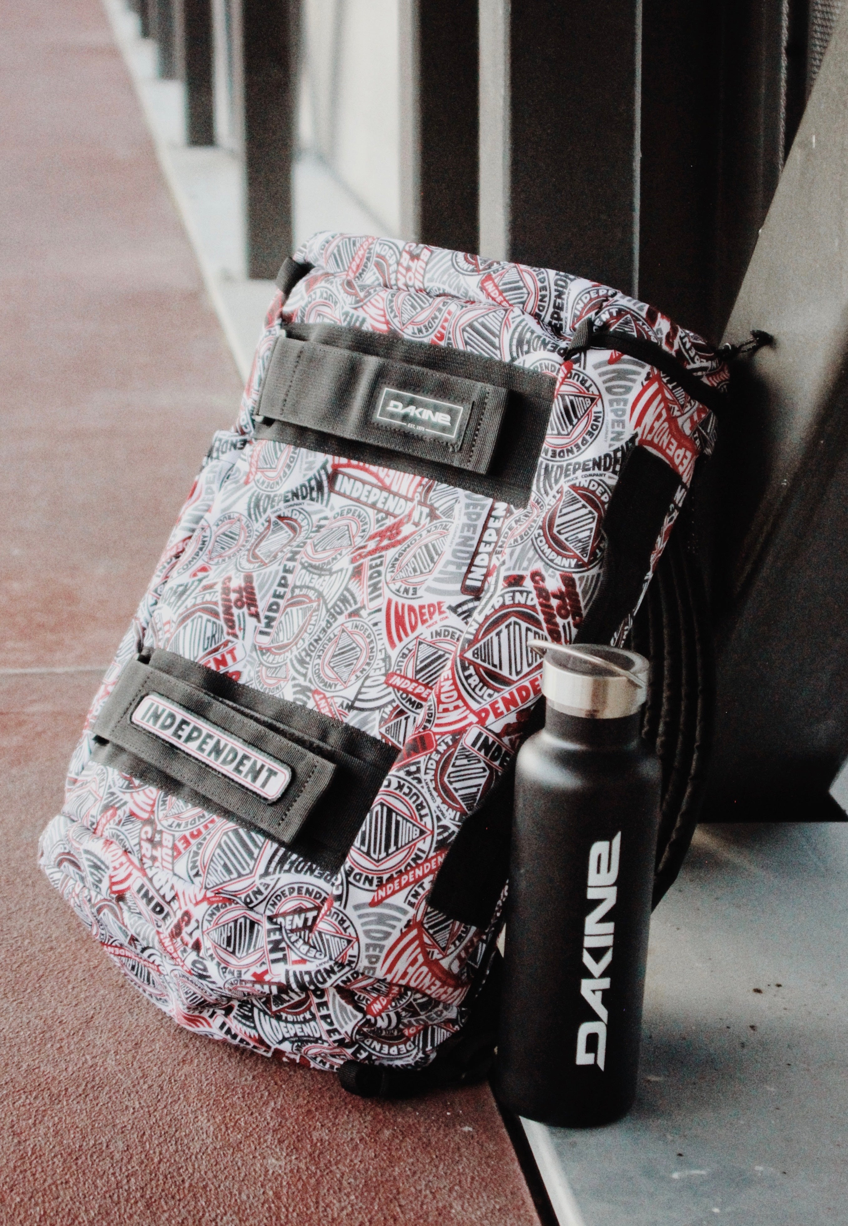 Dakine x Independent - Mission 25L - Backpack | Neutral-Image