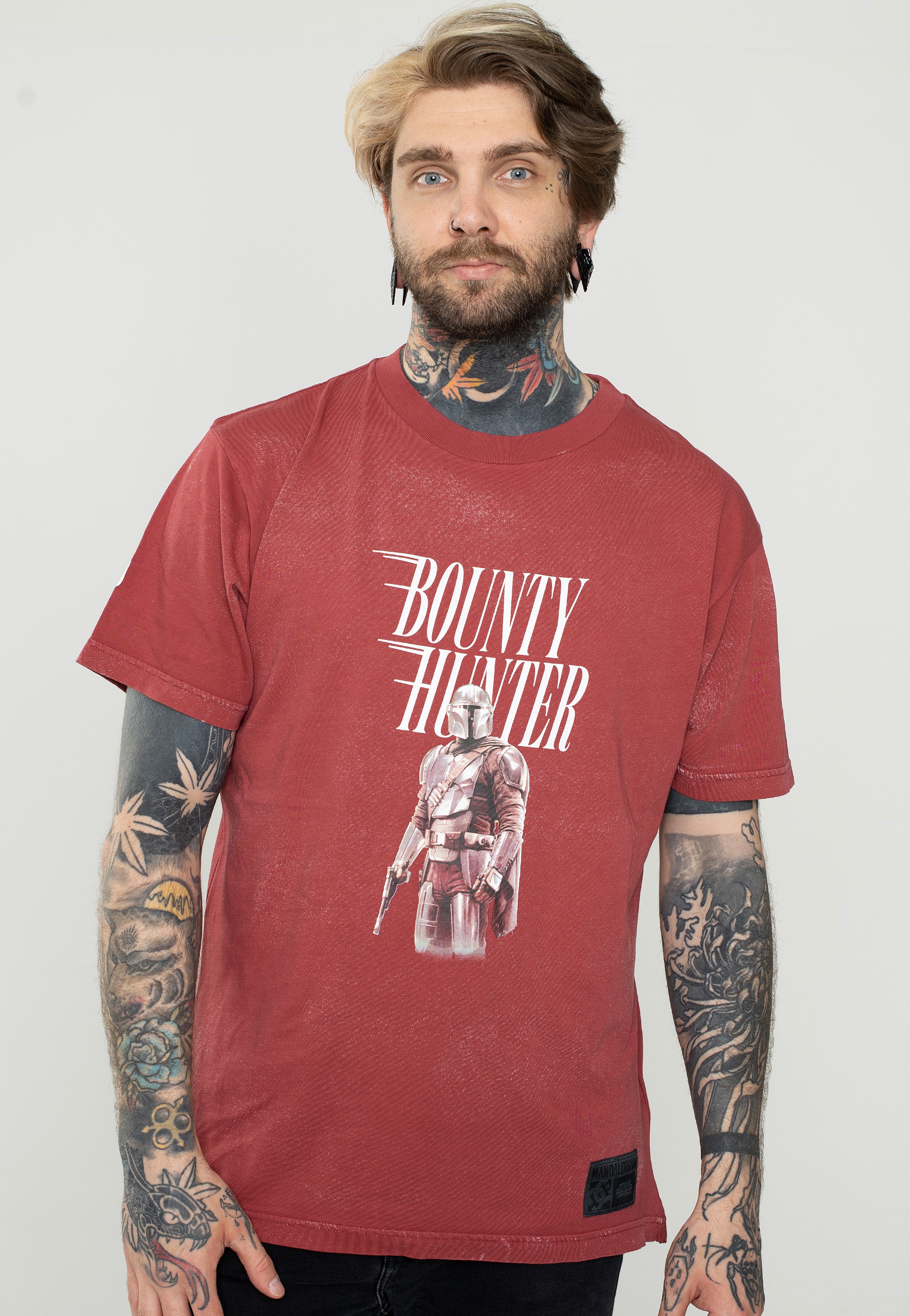 DC x The Mandalorian - Mando Passport Hss Syrah Pigment Dye - T-Shirt | Men-Image