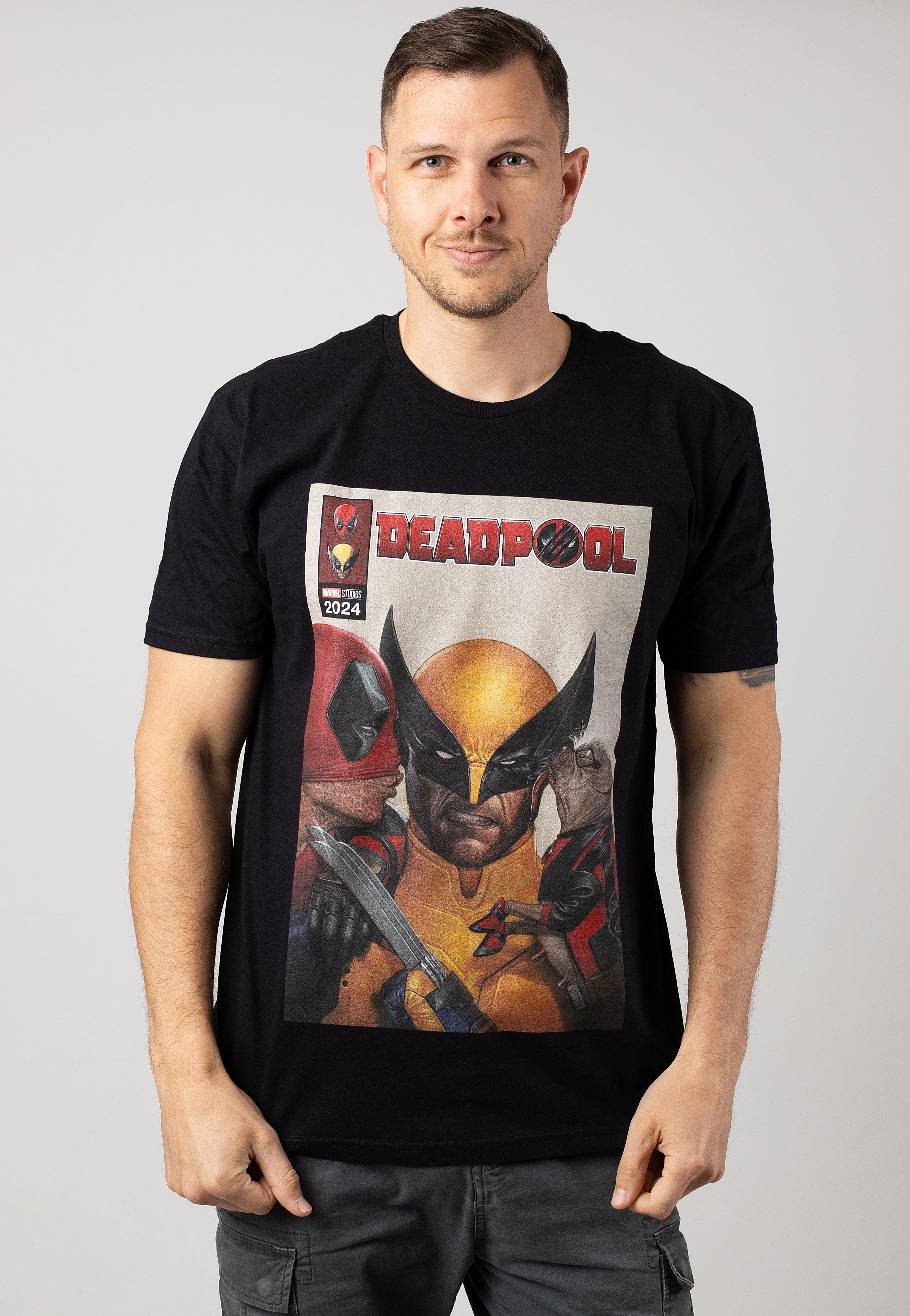 Deadpool - Deadpool 3: Deadpool Kisses To Wolverine - T-Shirt | Men-Image