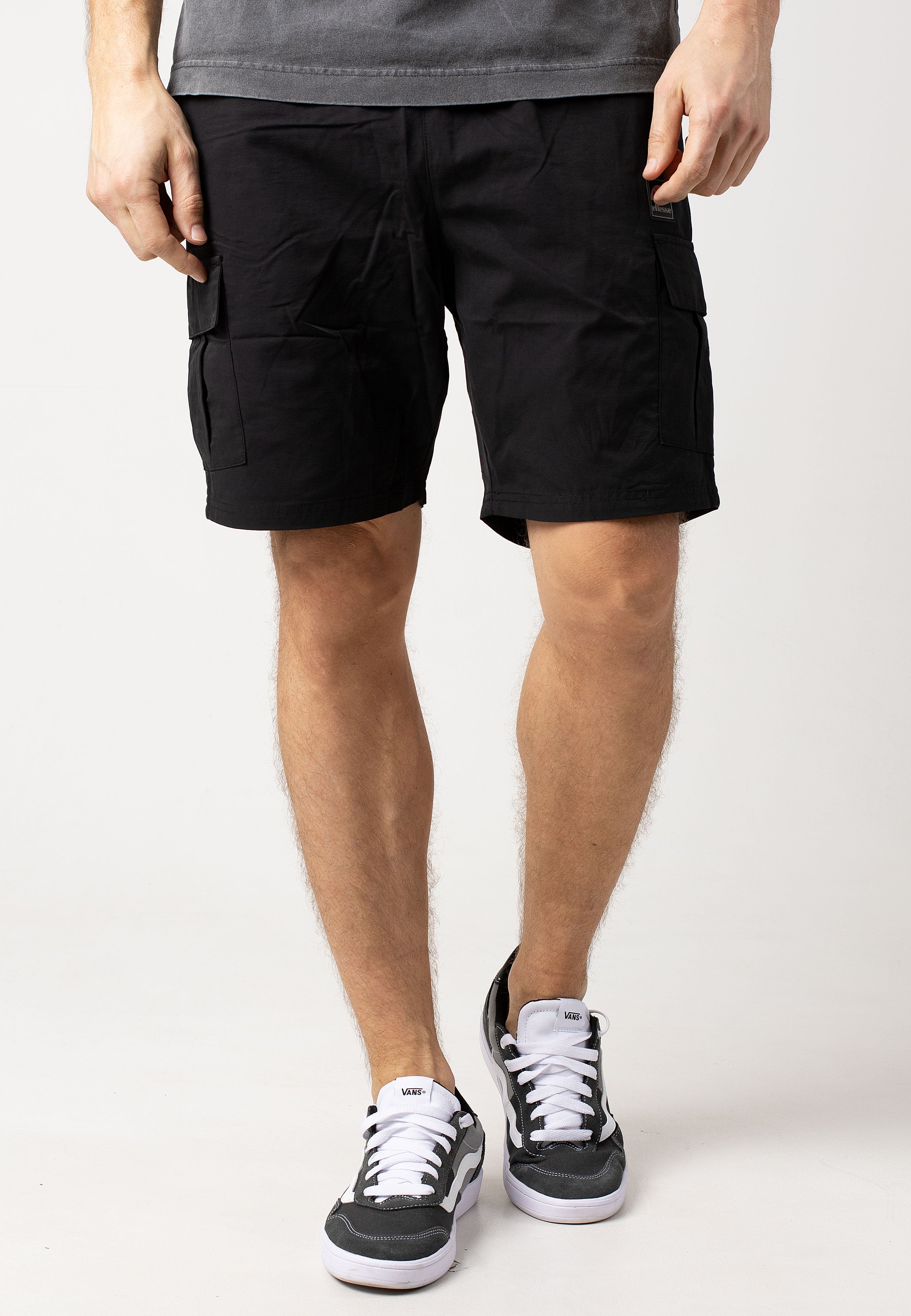 Ellesse - Caprera Cargo Black - Shorts | Men-Image