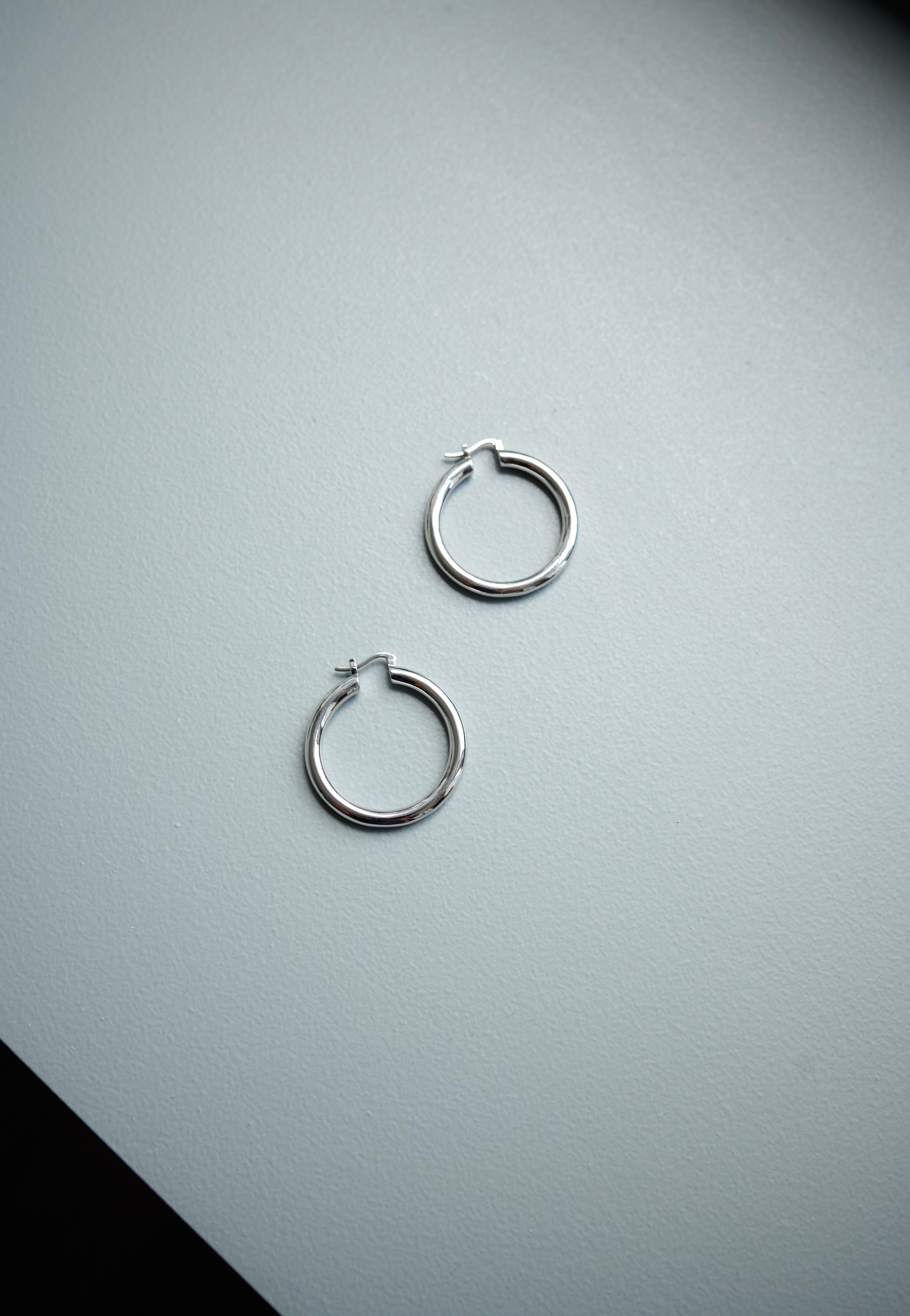 Ask & Embla - Classic Halo Silver - Earrings | Neutral-Image