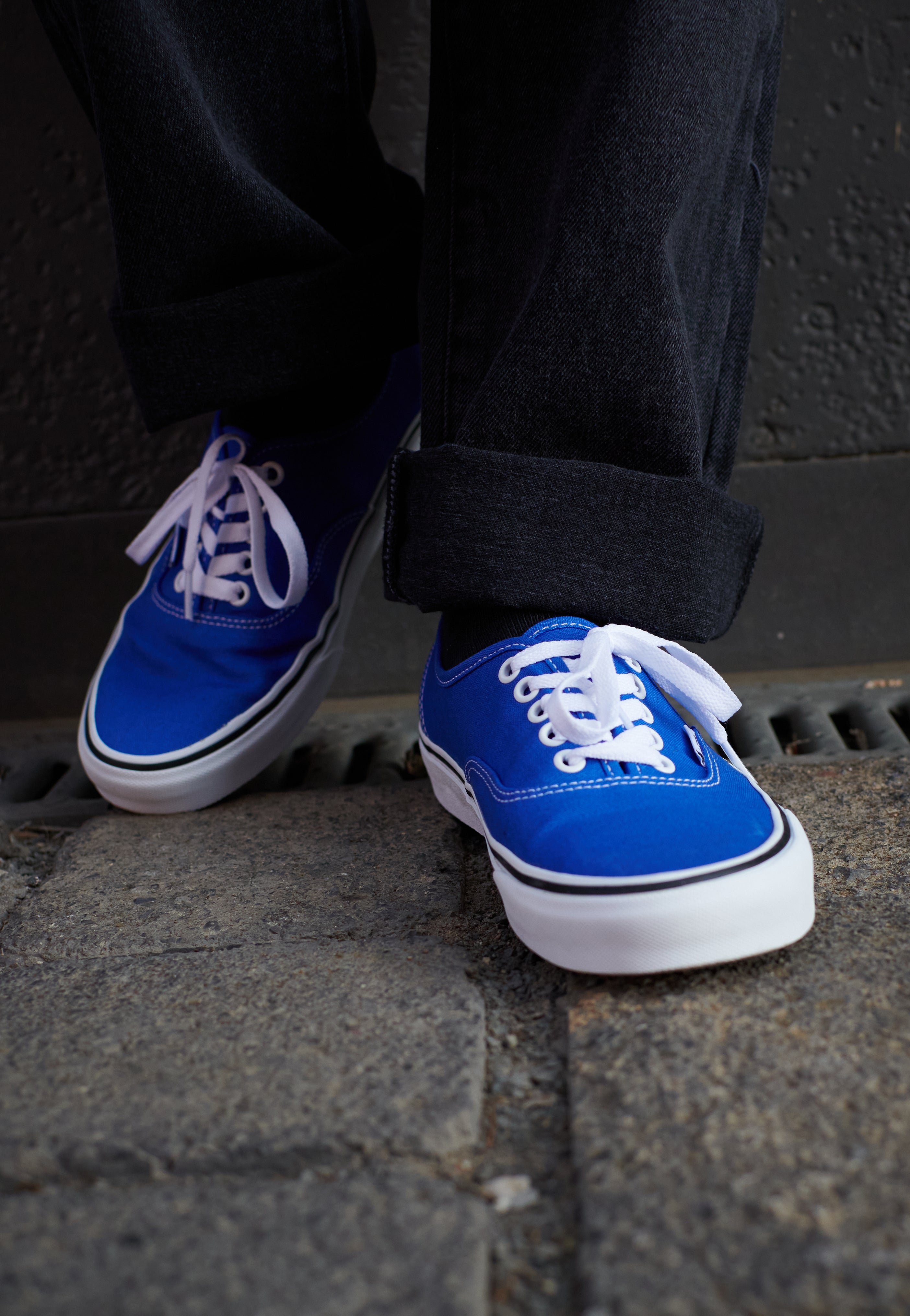 Vans - Authentic Color Theory Dazzling Blue - Shoes | Men-Image