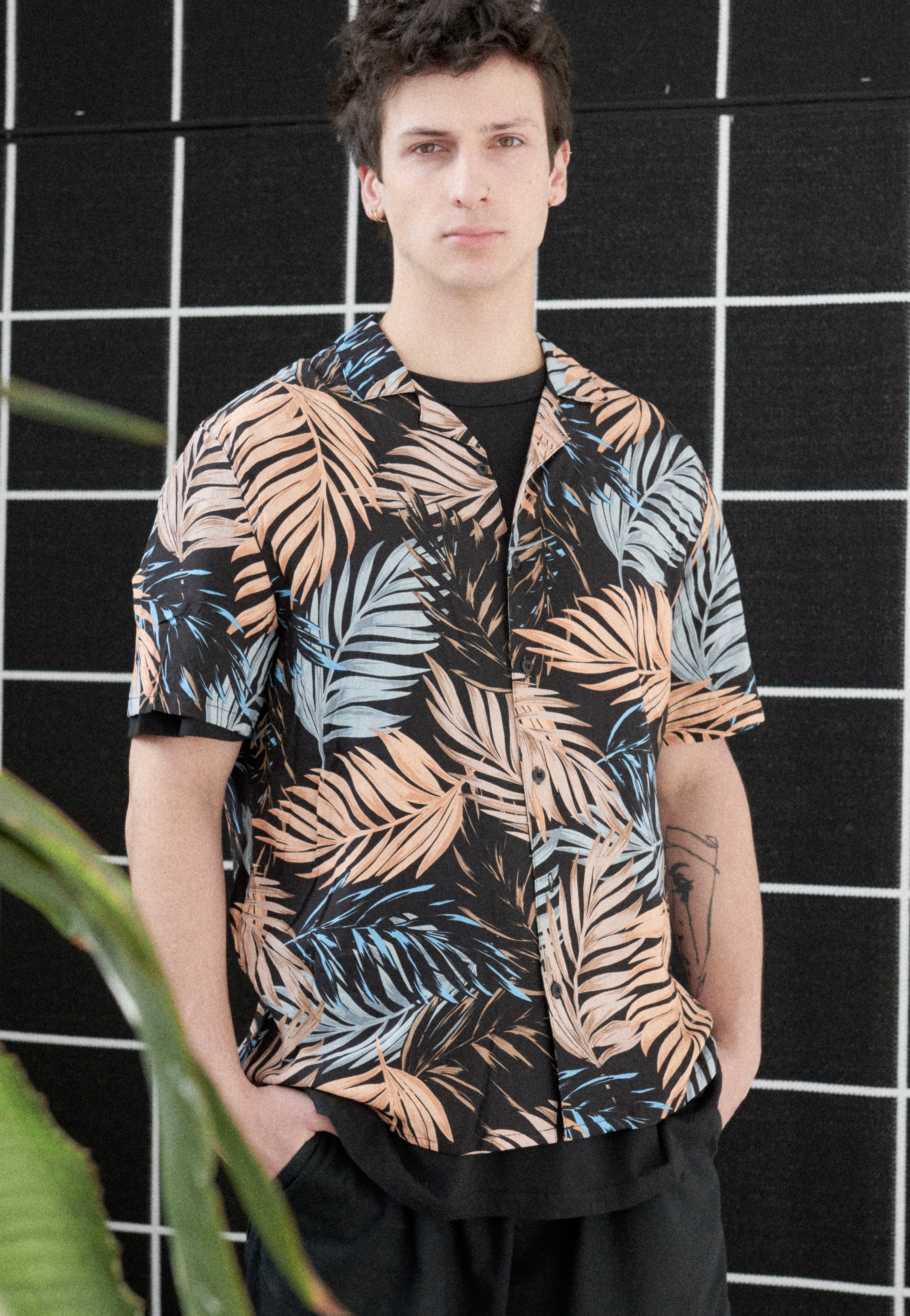 Urban Classics - Viscose AOP Resort Palmfront - Shirt | Men-Image