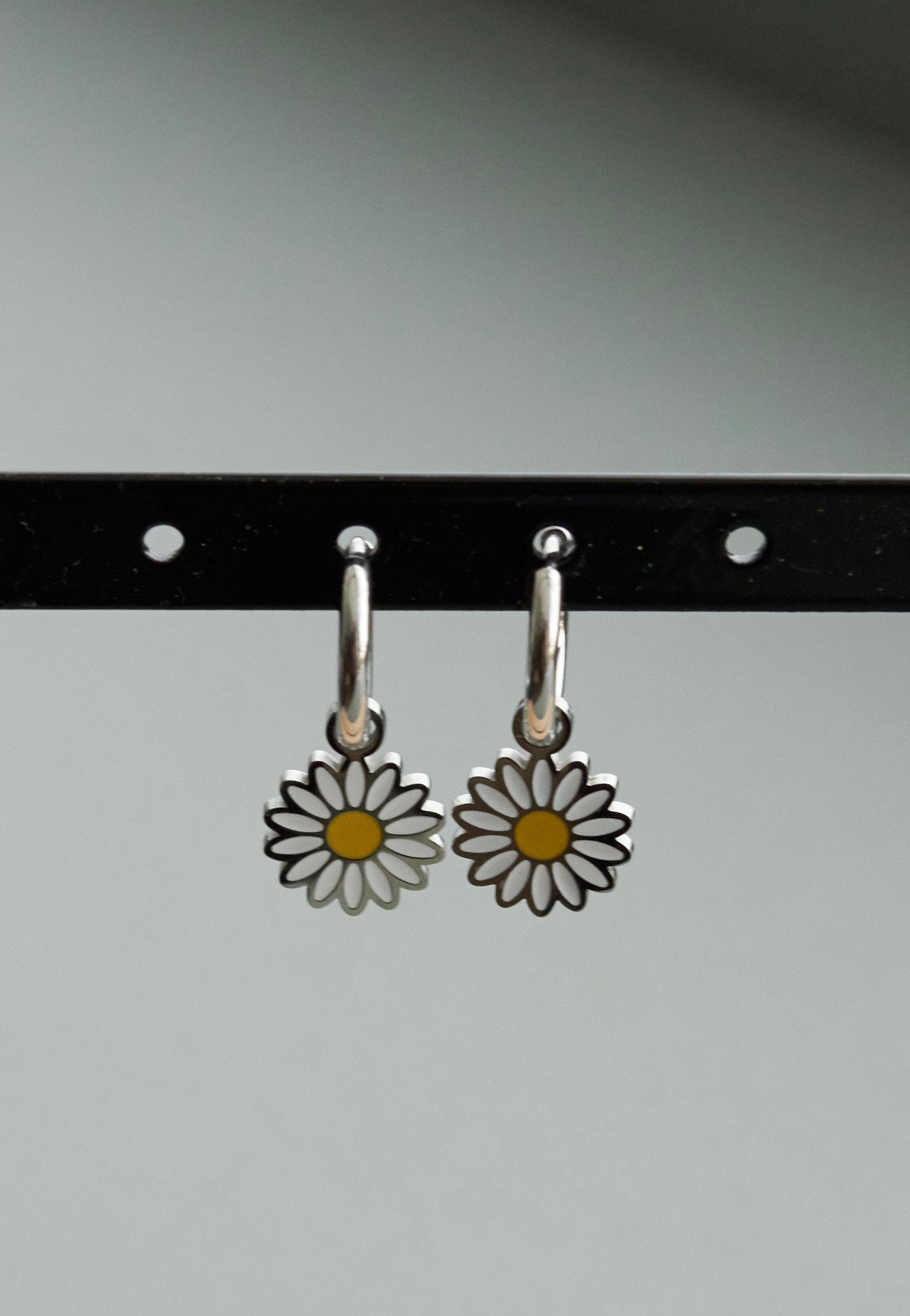 Wildcat - Little Daisy Silver - Earrings | Neutral-Image