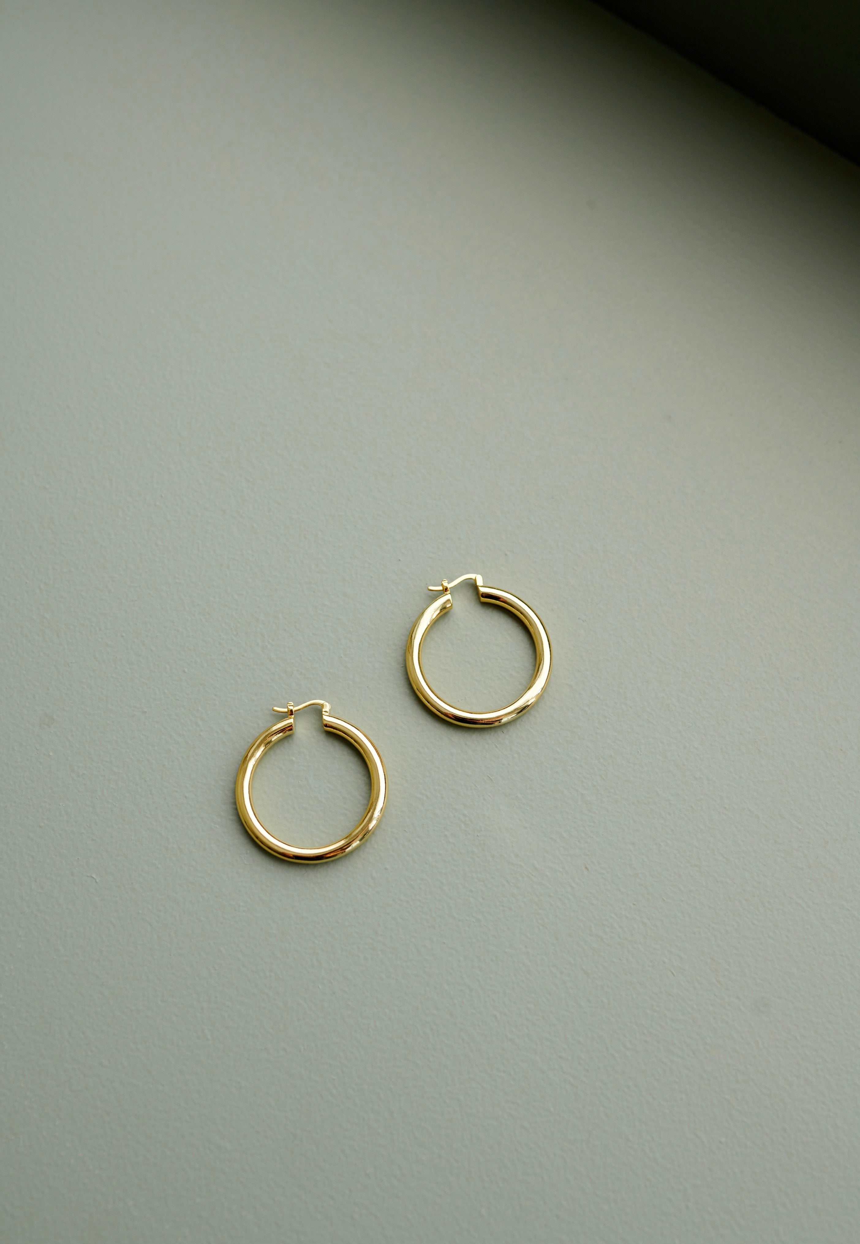 Ask & Embla - Classic Halo Gold - Earrings | Neutral-Image