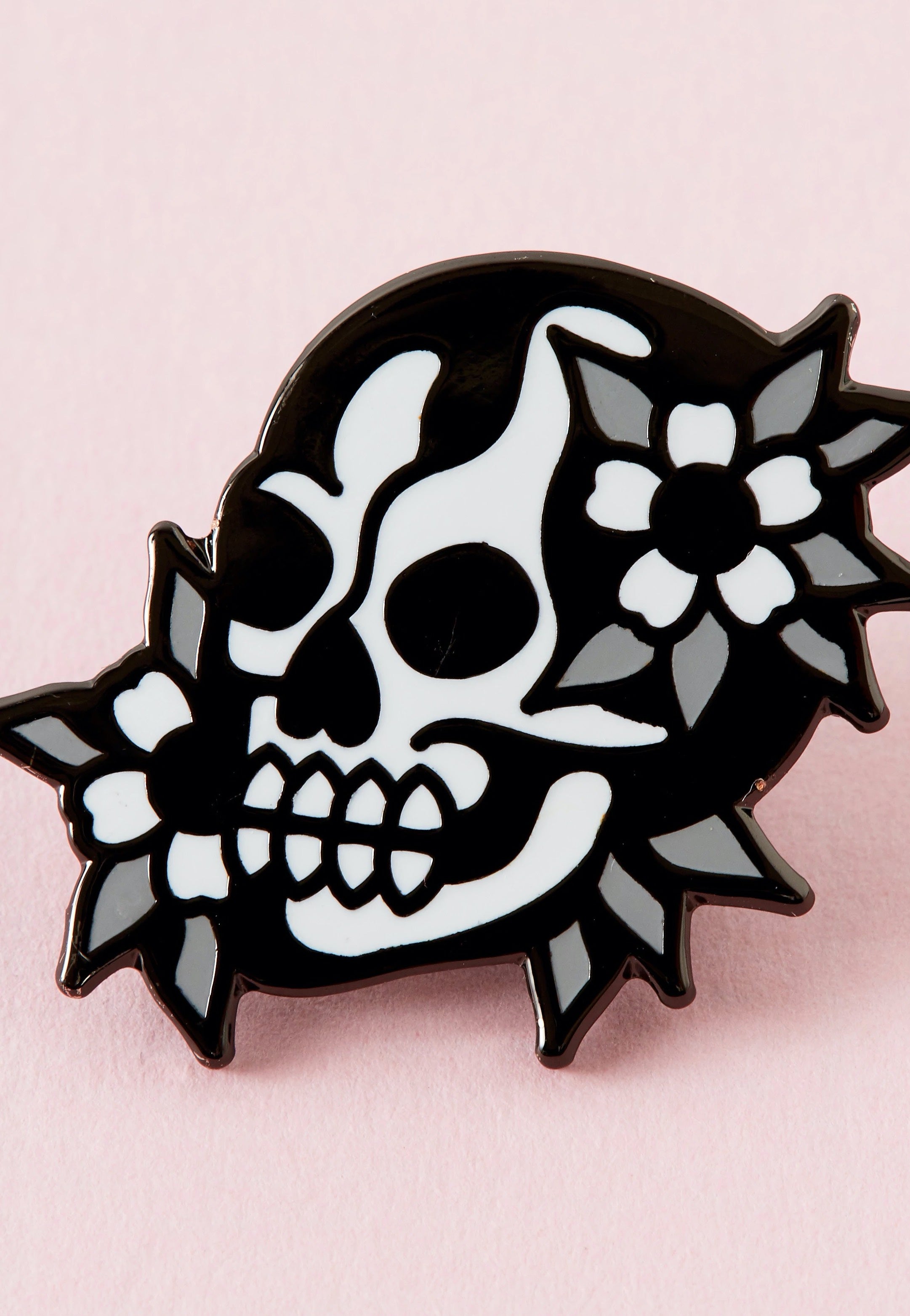 Punky Pins - Skull Face Enamel - Pin | Neutral-Image