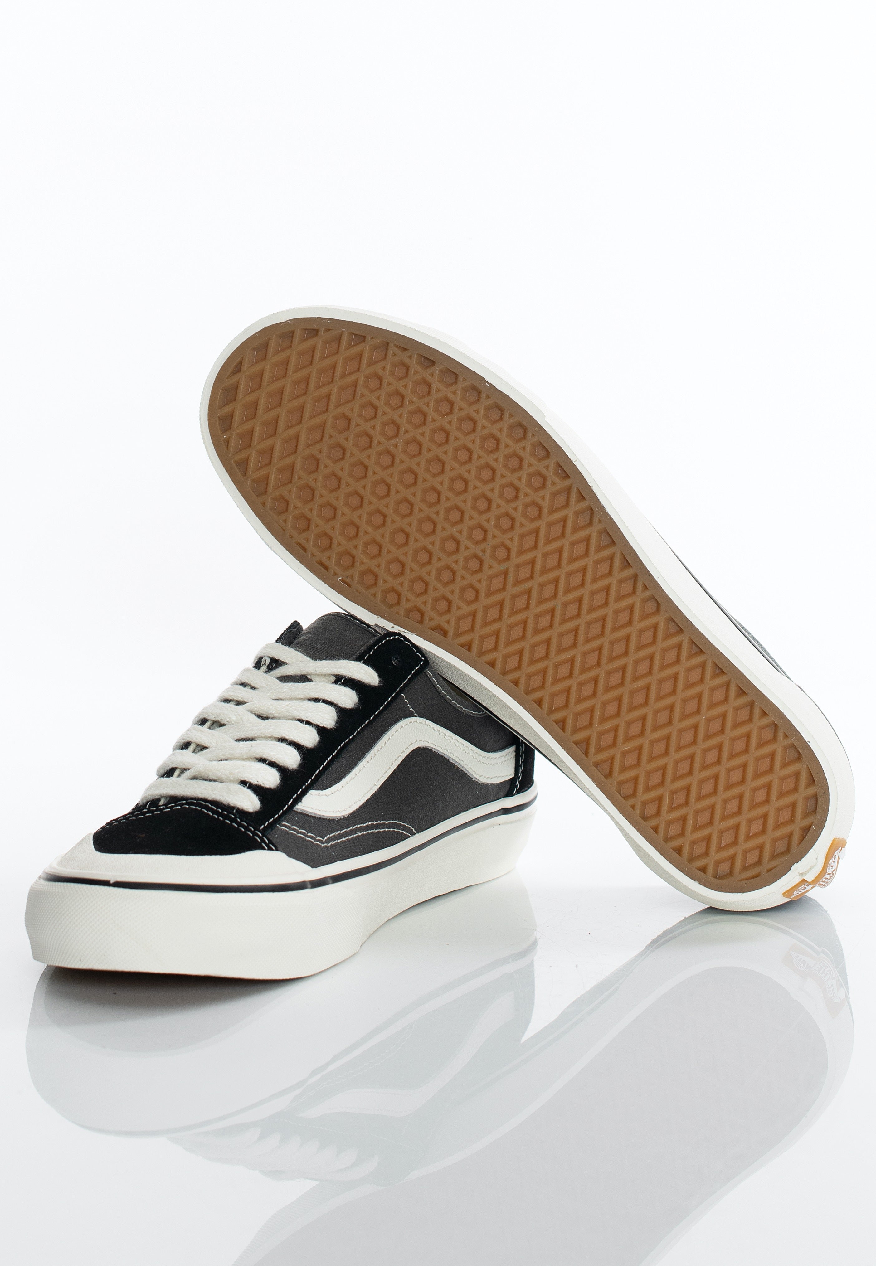 Vans - Style 136 Decon VR3 SF Salt Wash Black/Black/Marshmallow - Shoes | Men-Image