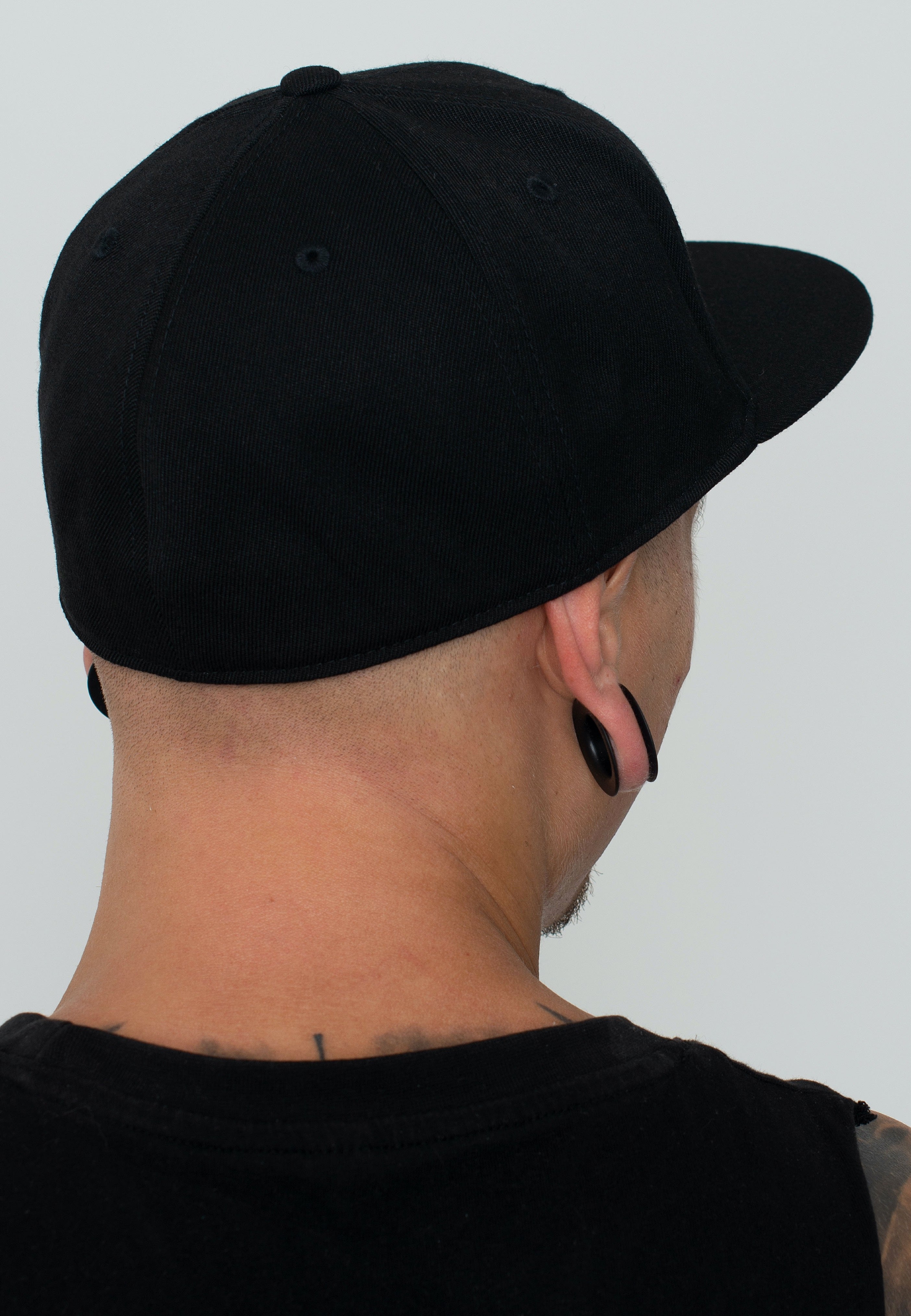 Flexfit - Premium 210 Fitted Black - Cap | Neutral-Image