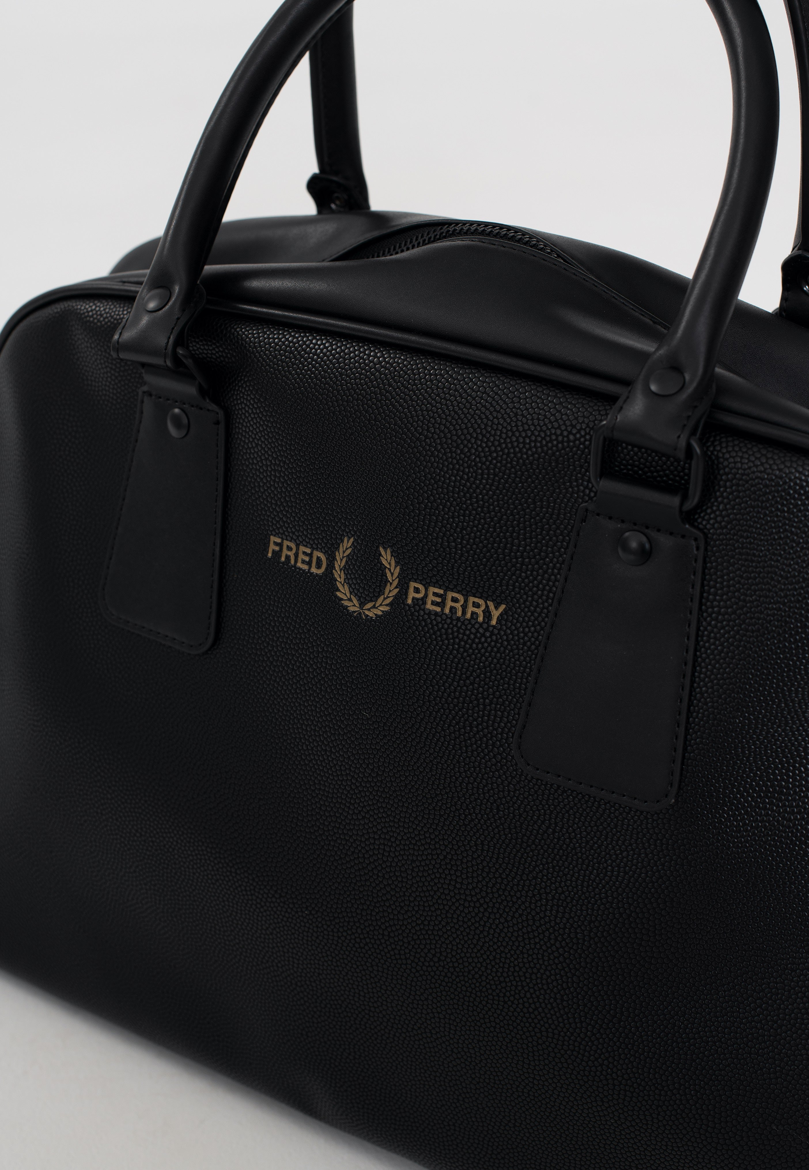 Fred Perry - Scotch Grain Pu Grip Black - Bag | Neutral-Image