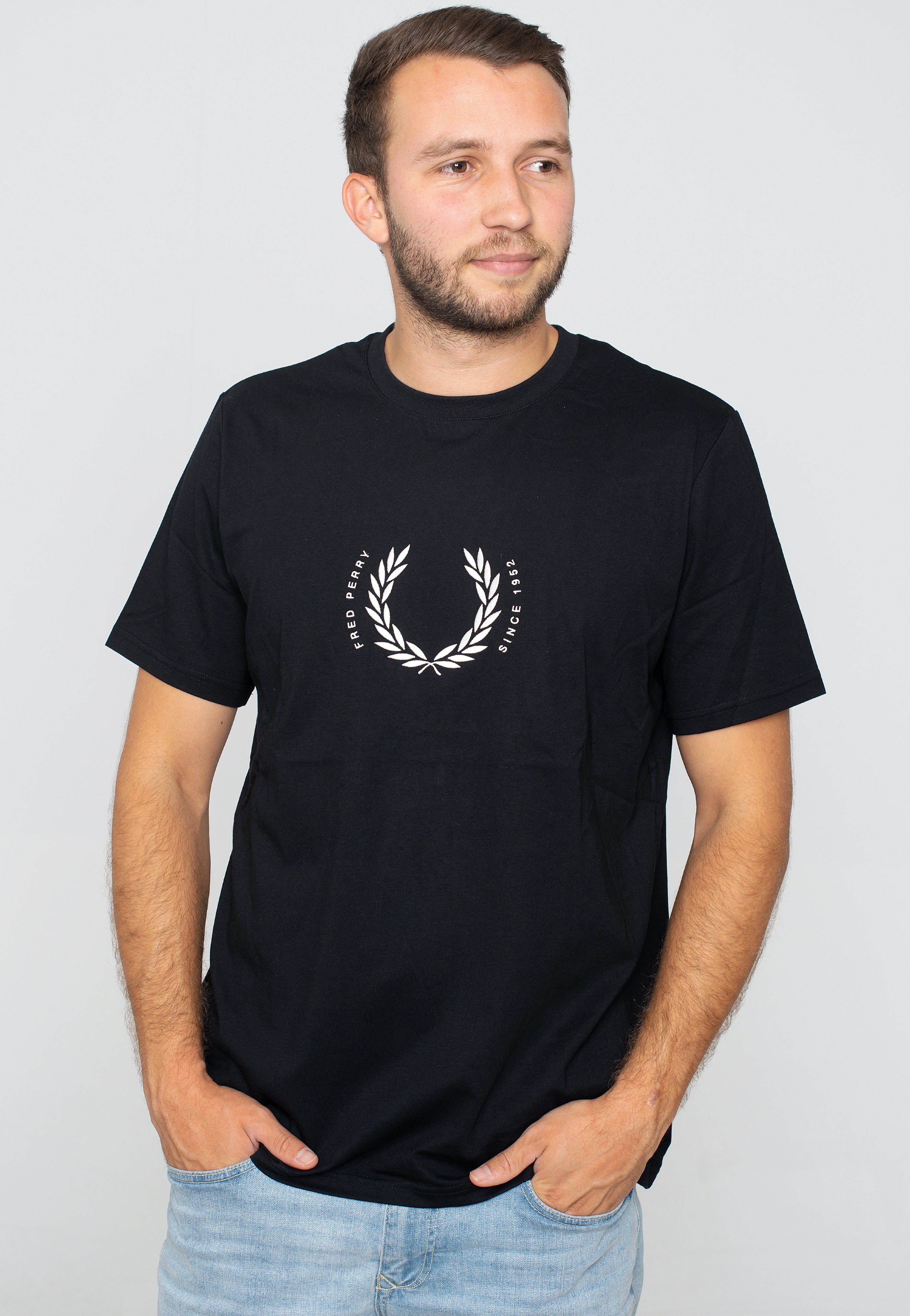 Fred Perry - Circle Branding Black - T-Shirt | Men-Image