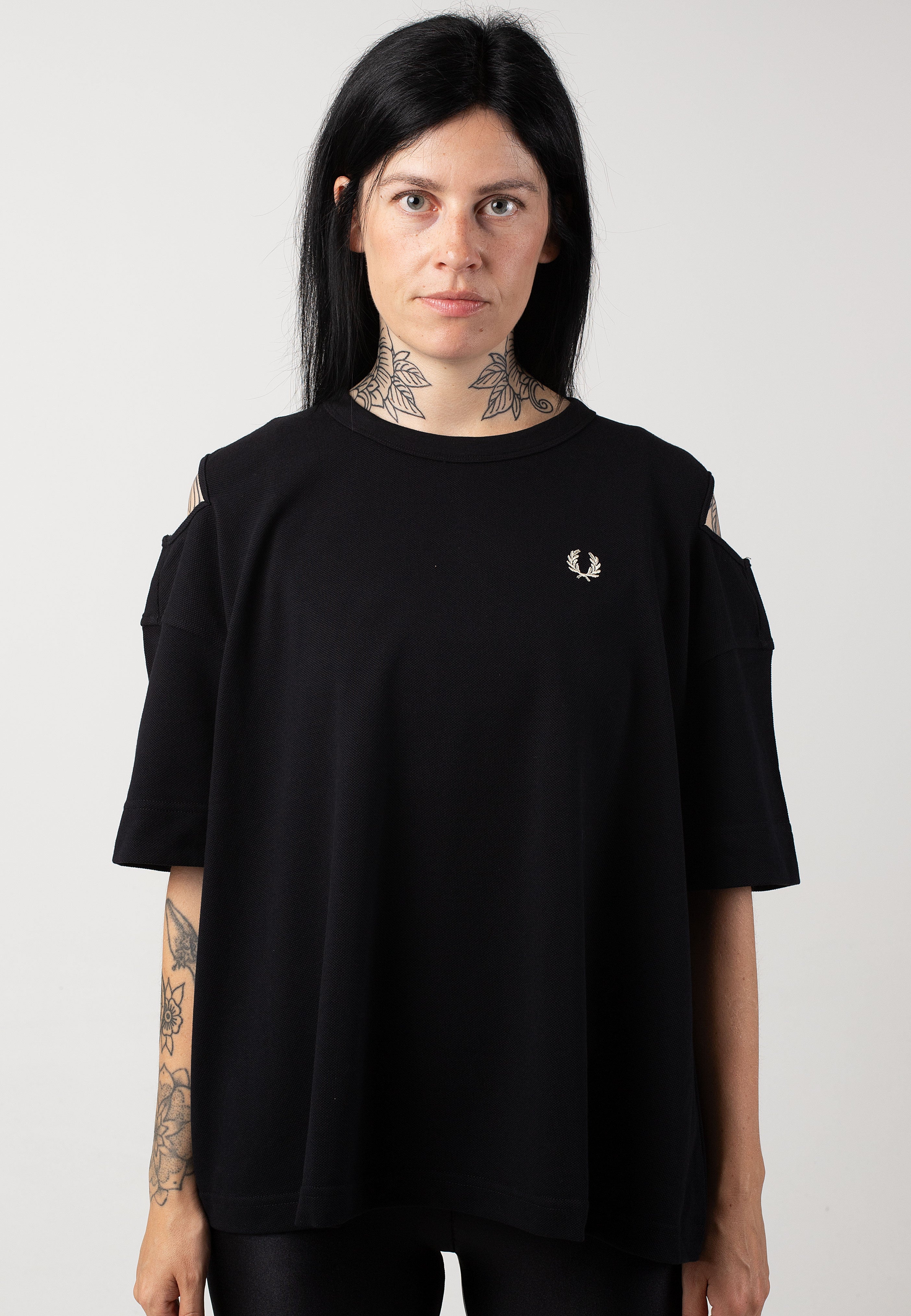 Fred Perry - Cut Out Black - T-Shirt | Women-Image