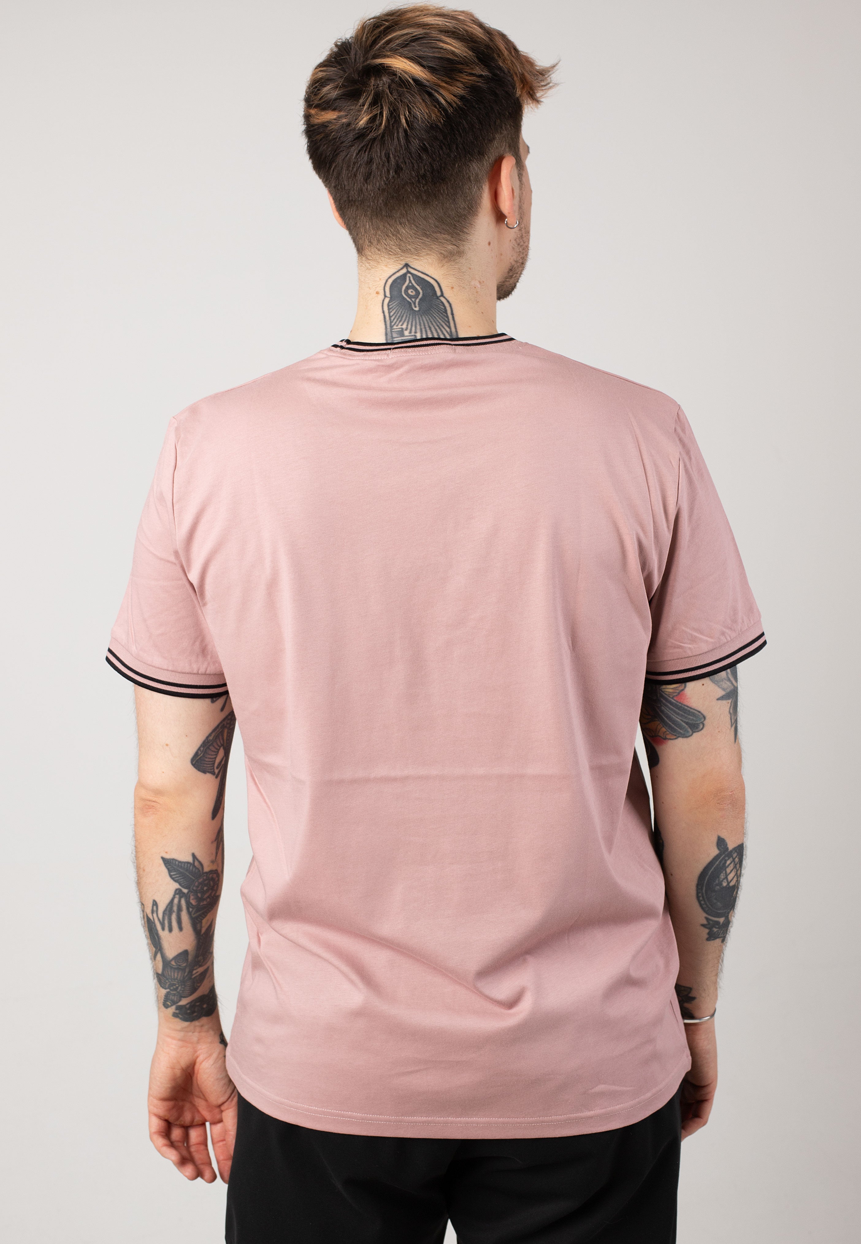 Fred Perry - Twin Tipped Dusty Rose Pink/Black - T-Shirt | Men-Image