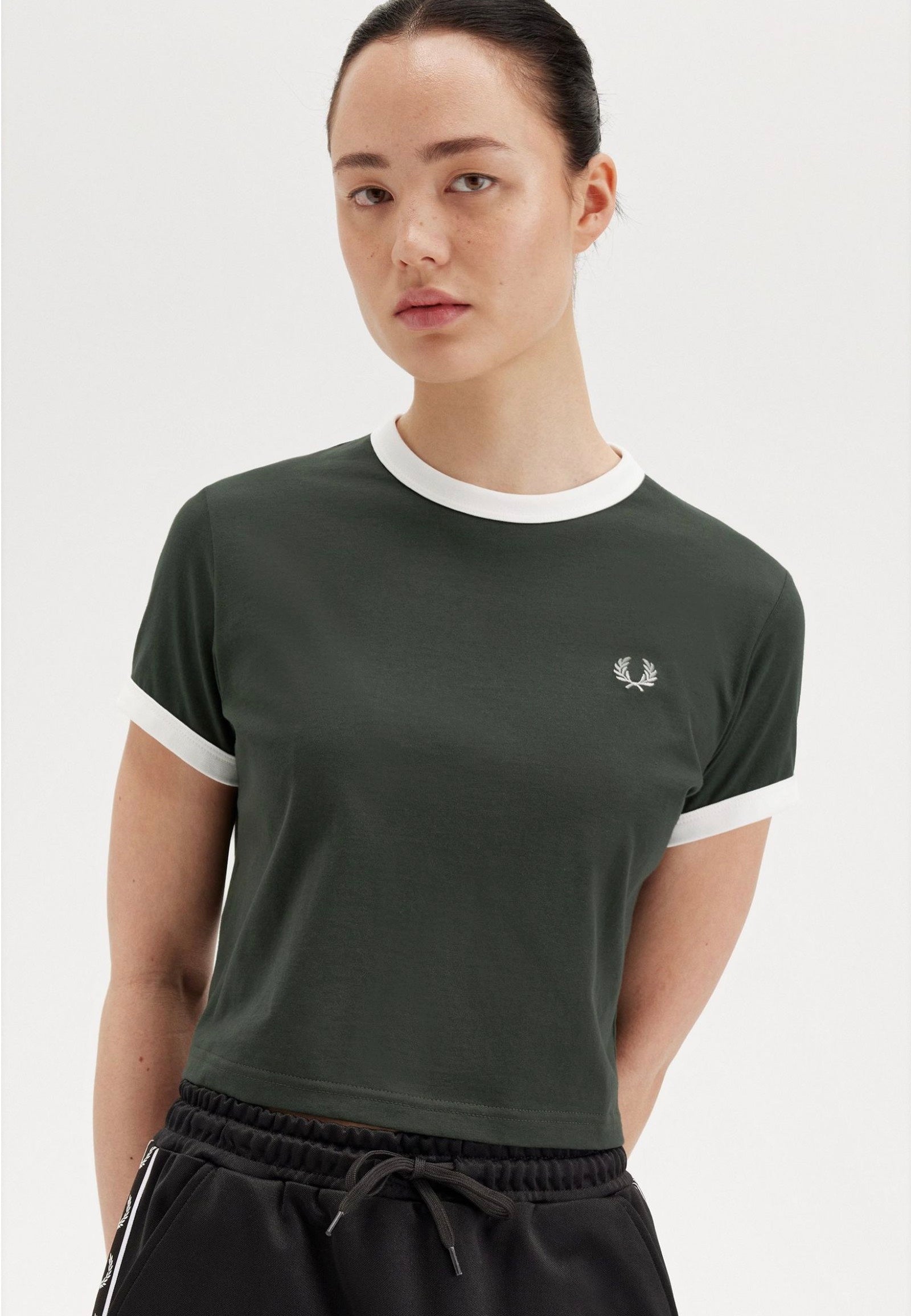 Fred Perry - Cropped Ringer Court Green - T-Shirt | Women-Image