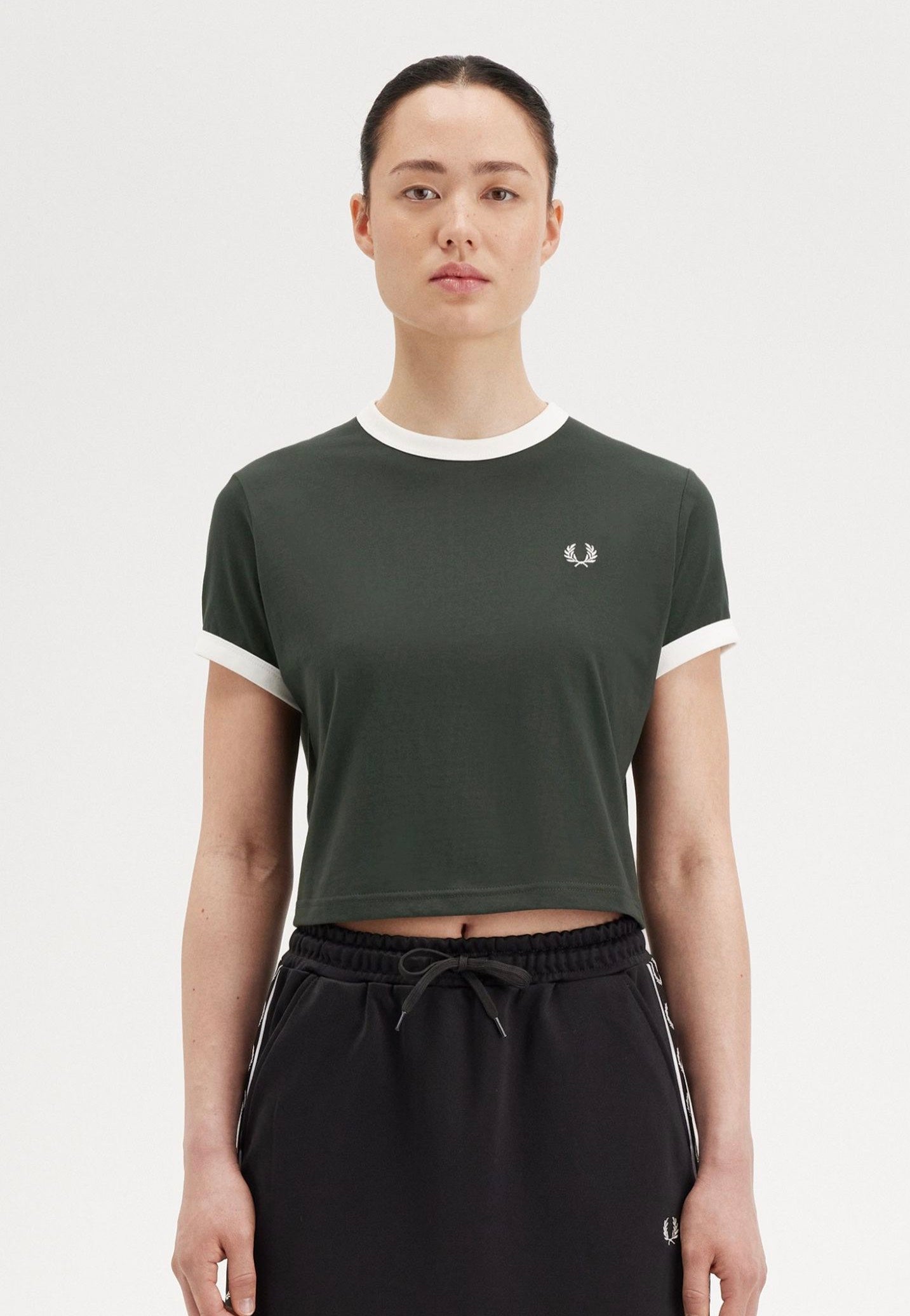 Fred Perry - Cropped Ringer Court Green - T-Shirt | Women-Image