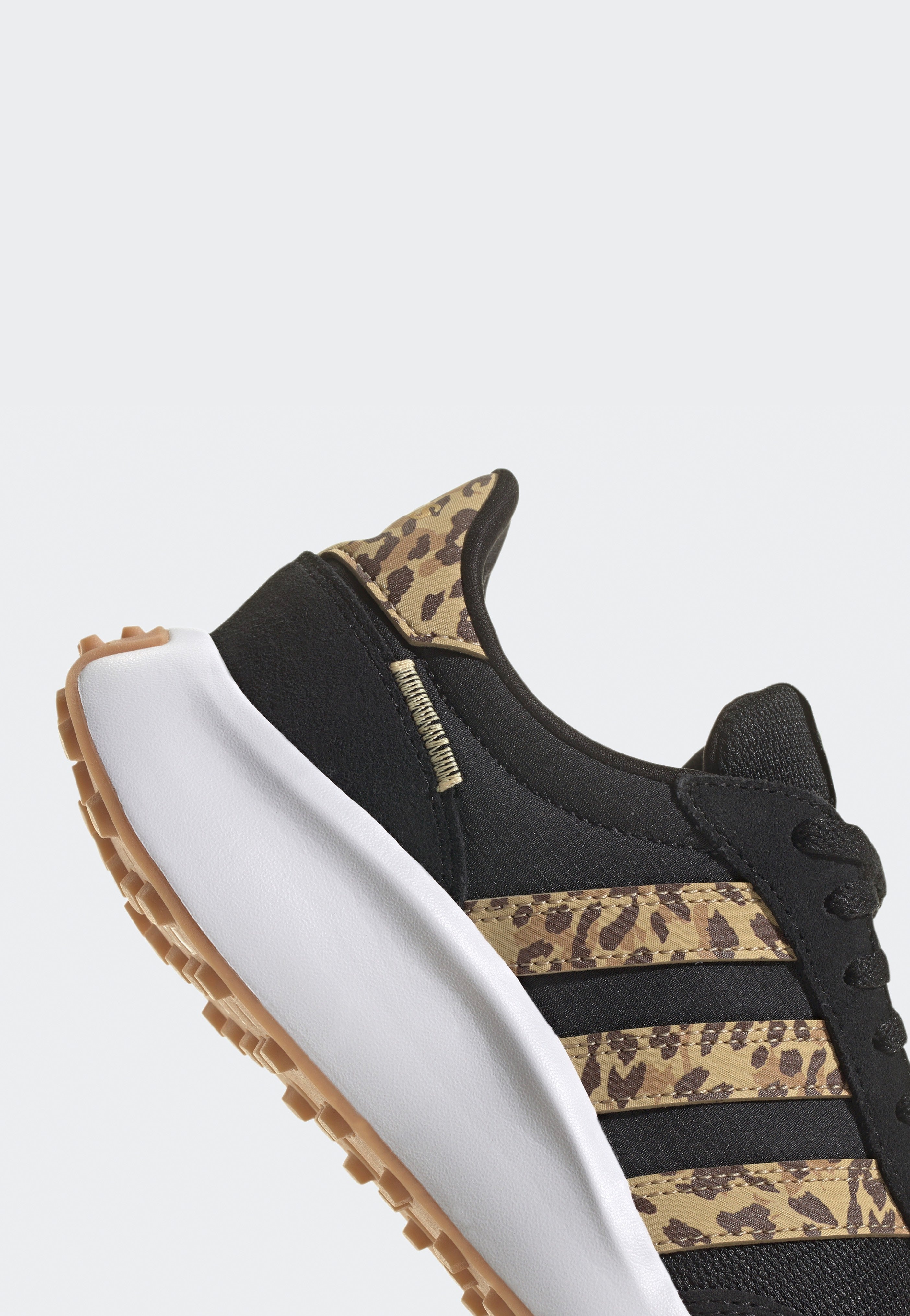 Adidas - Run 70s Cblack/Magbei/Aciora - Girl Shoes | Women-Image