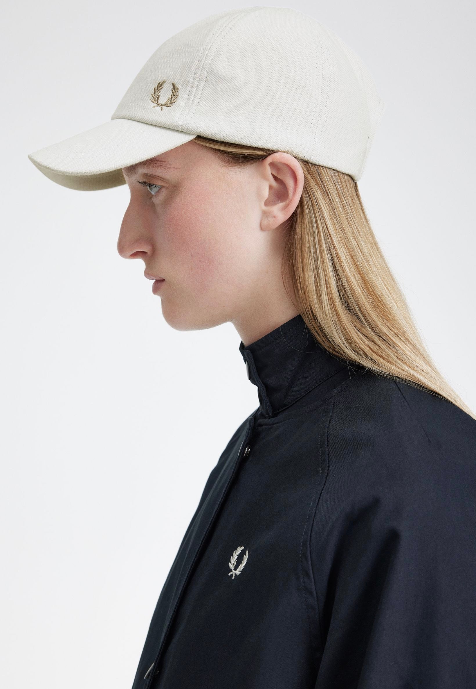 Fred Perry - Pique Classic Snow White/Warm Stone - Cap | Neutral-Image