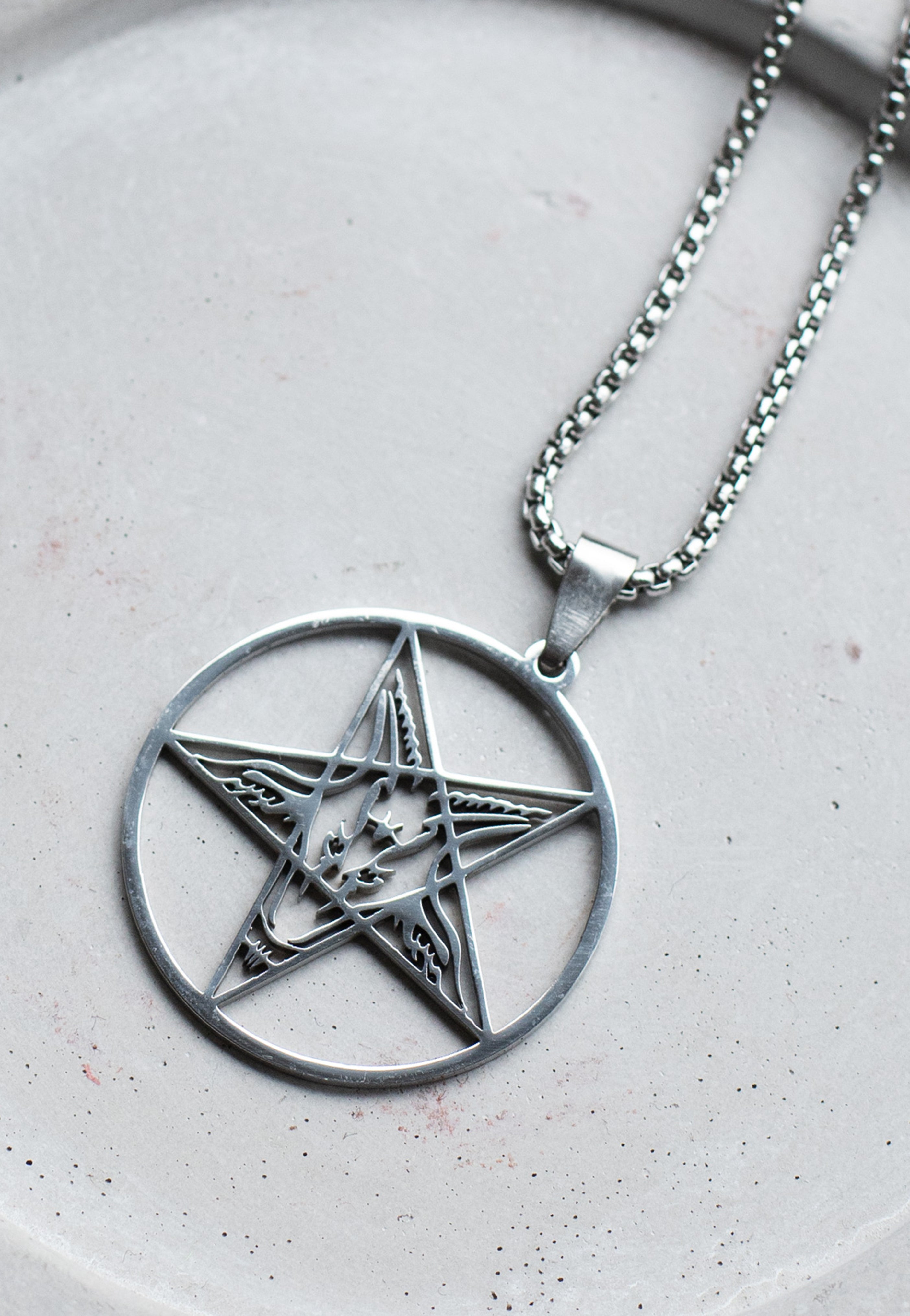 Easure - Pentagram Round - Necklace | Neutral-Image