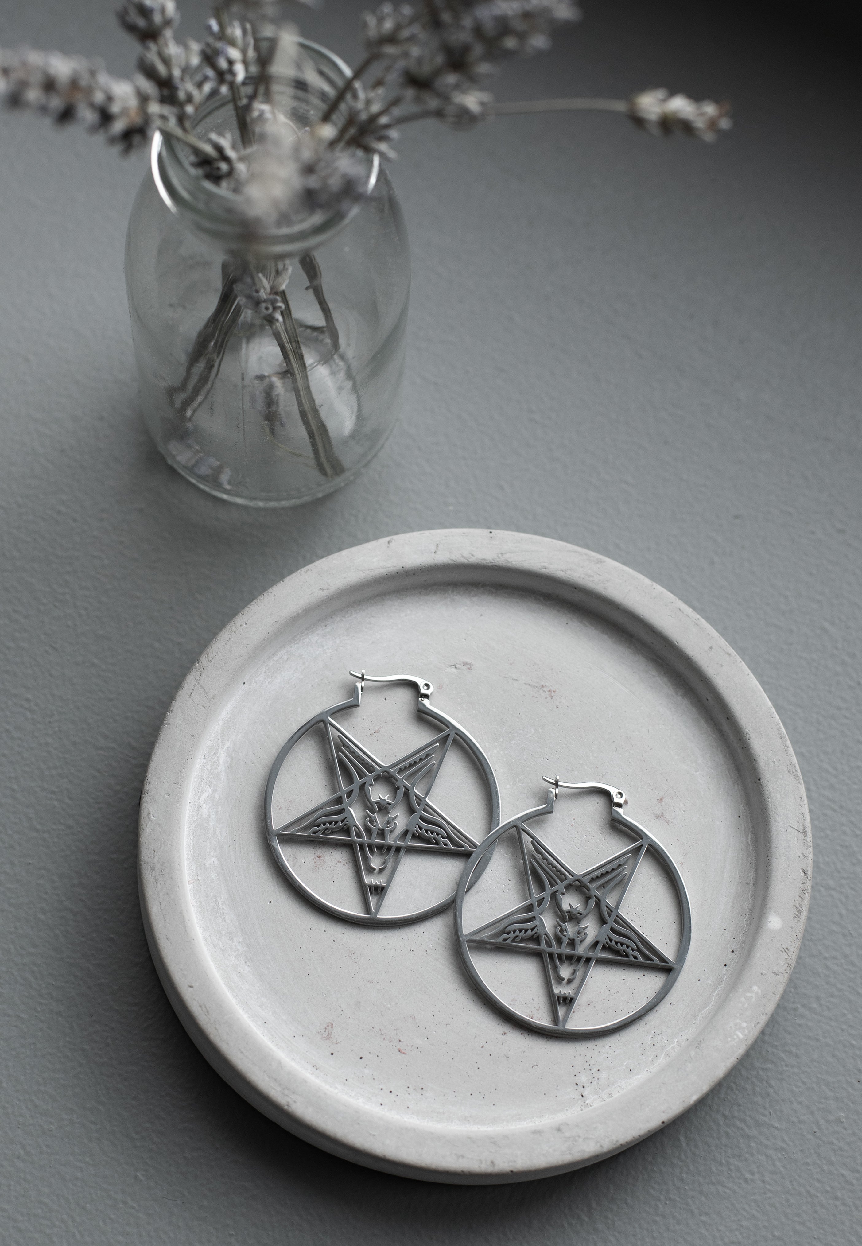 Easure - Pentagram Round - Earrings | Neutral-Image