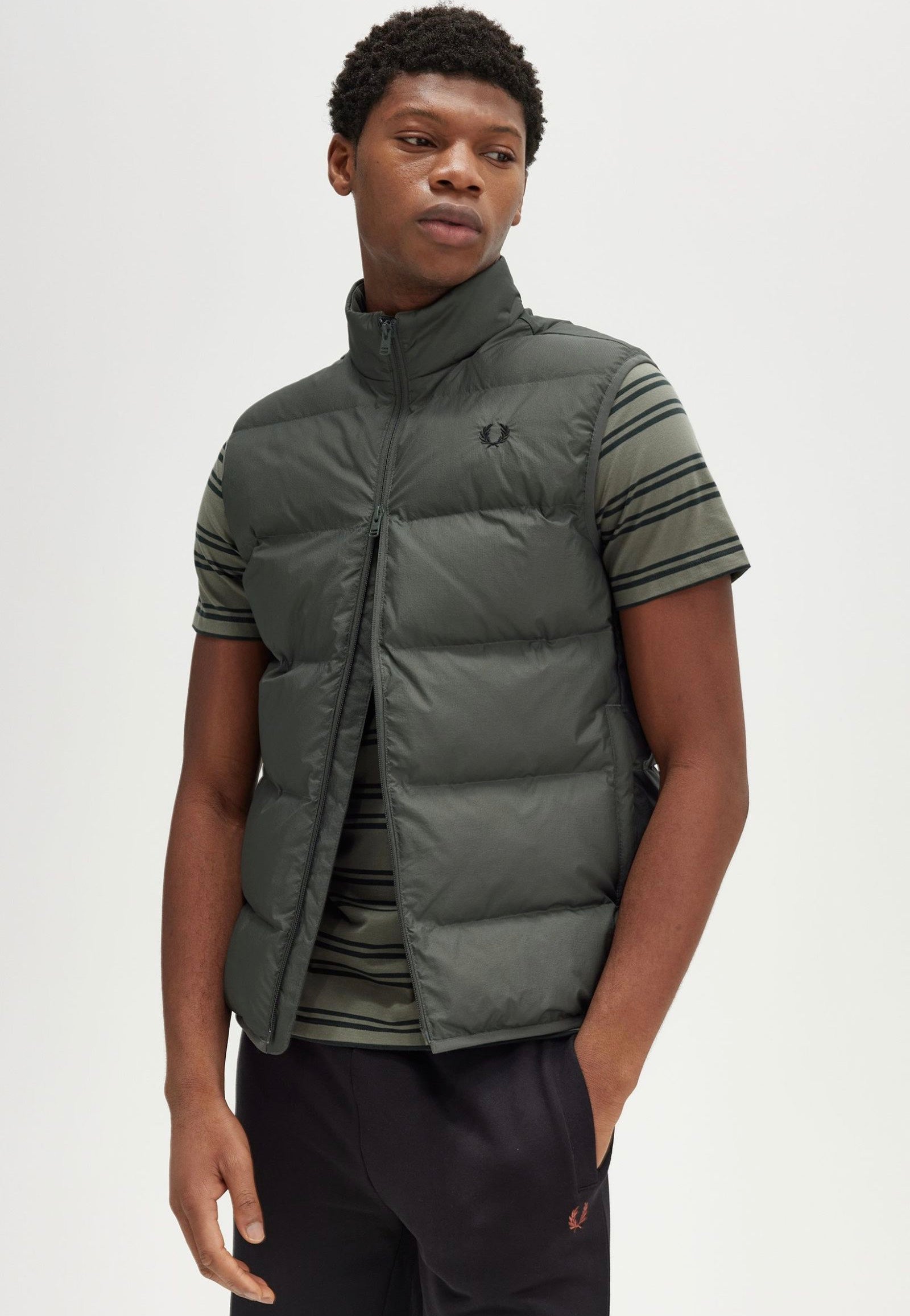 Fred Perry - Insulated Field Green - Vest | Men-Image