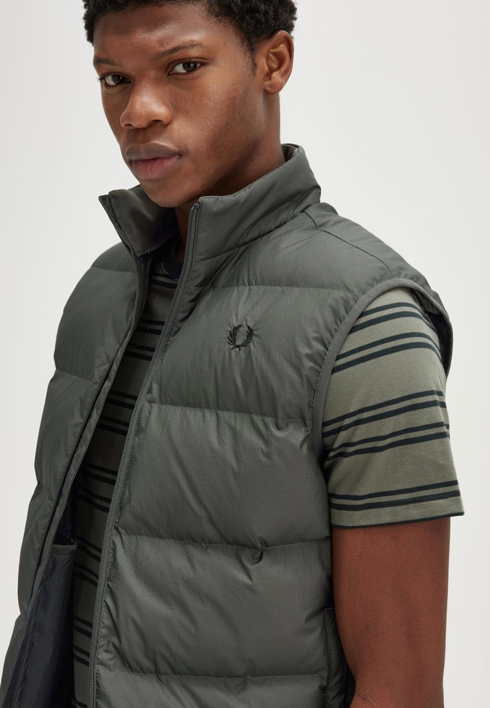 Fred Perry - Insulated Field Green - Vest | Men-Image