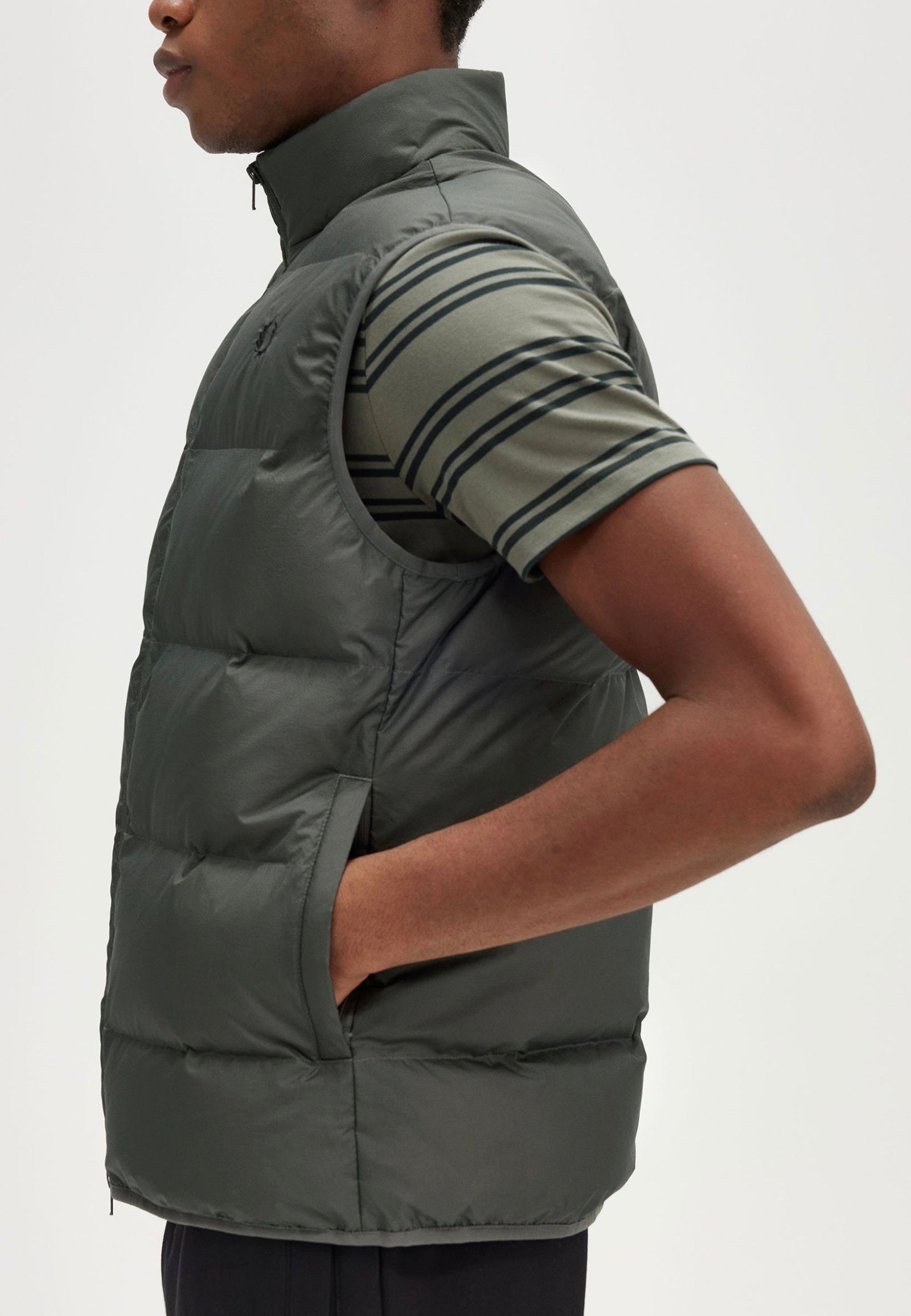 Fred Perry - Insulated Field Green - Vest | Men-Image