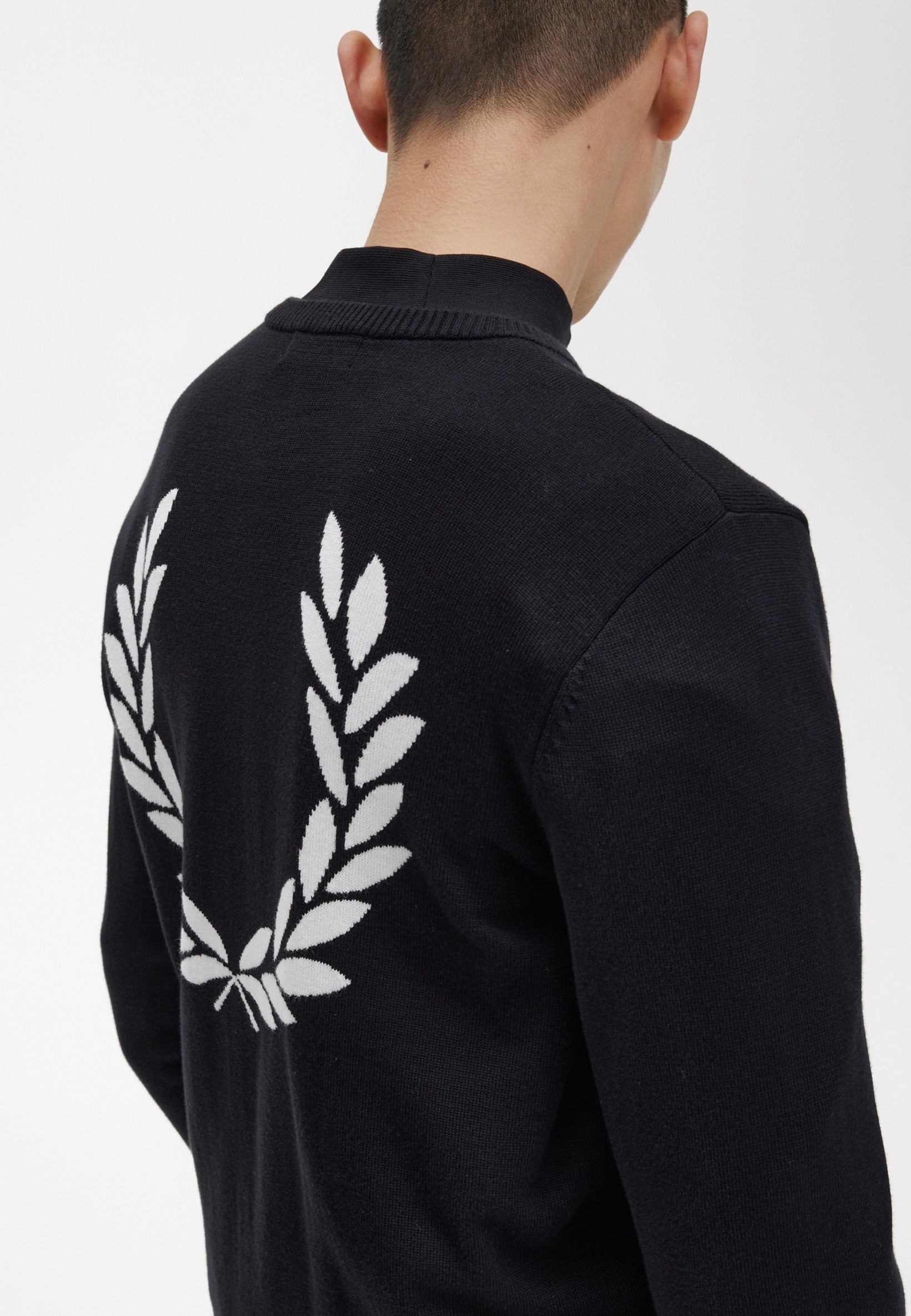 Fred Perry - Graphic Laurel Wreath Black - Pullover | Men-Image