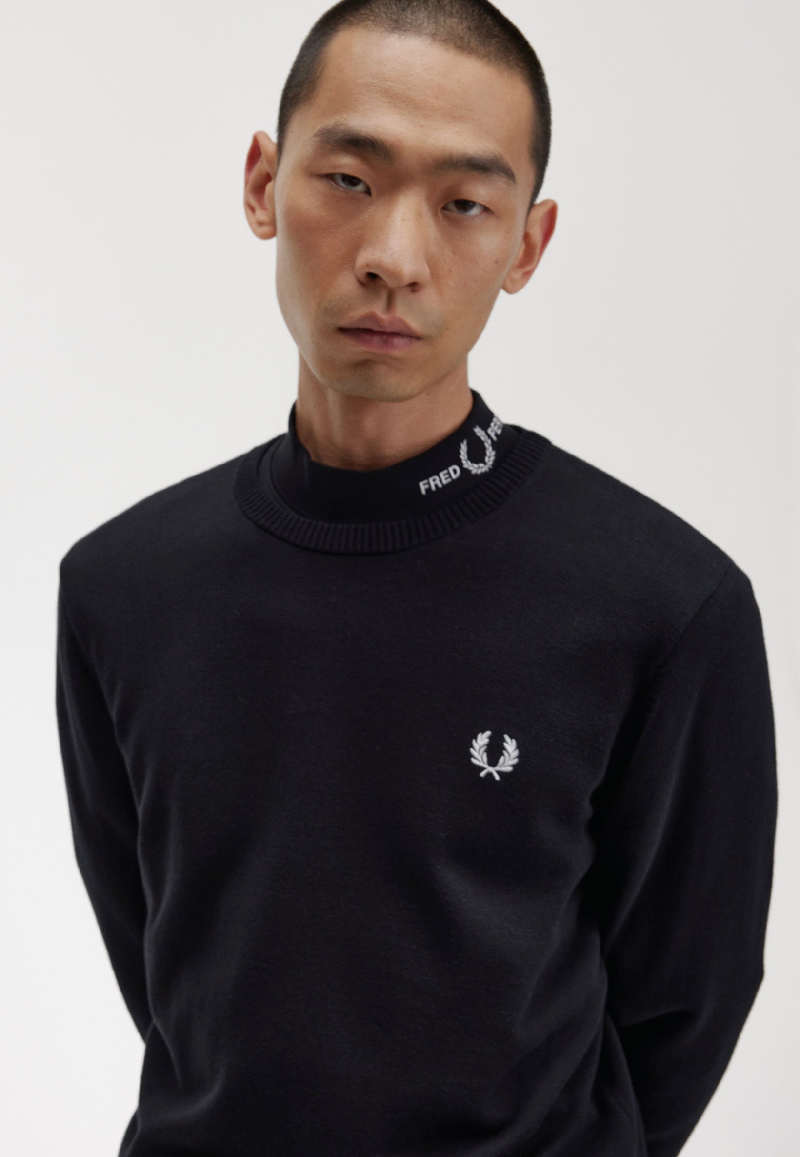 Fred Perry - Graphic Laurel Wreath Black - Pullover | Men-Image